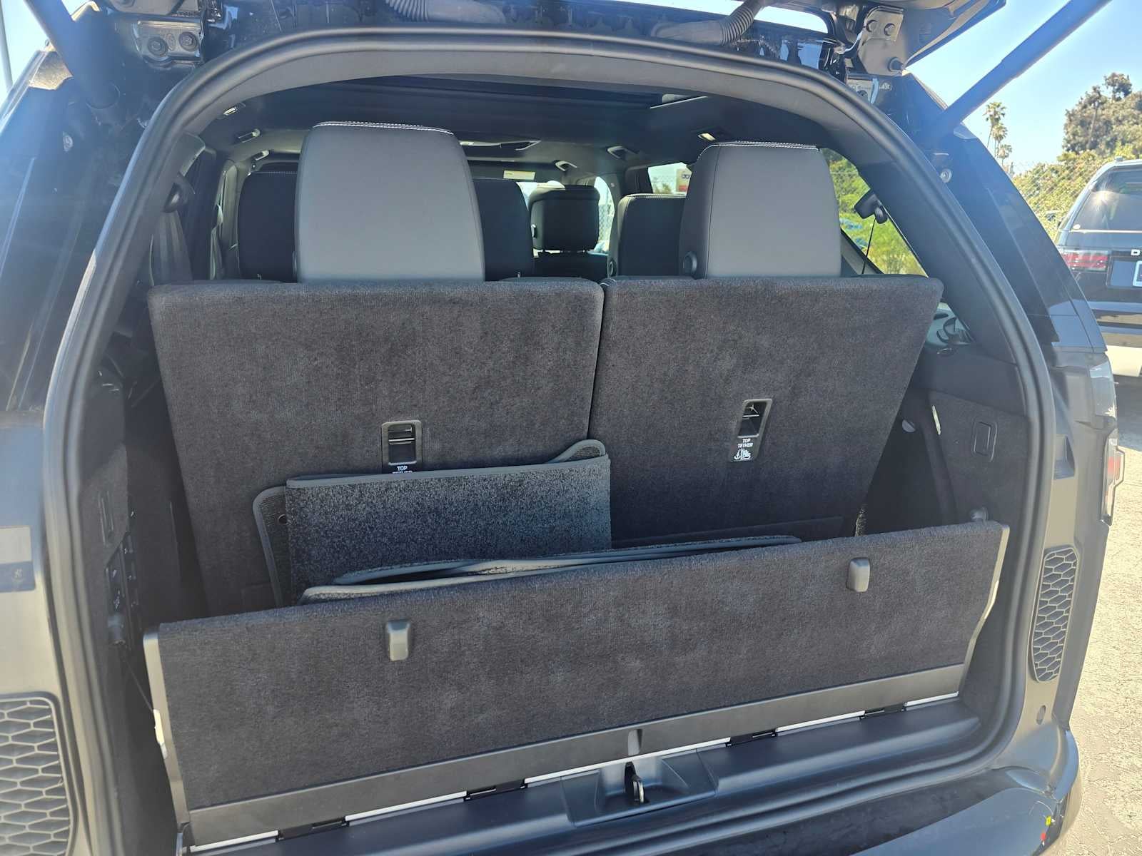 2025 Land Rover Discovery Dynamic SE
