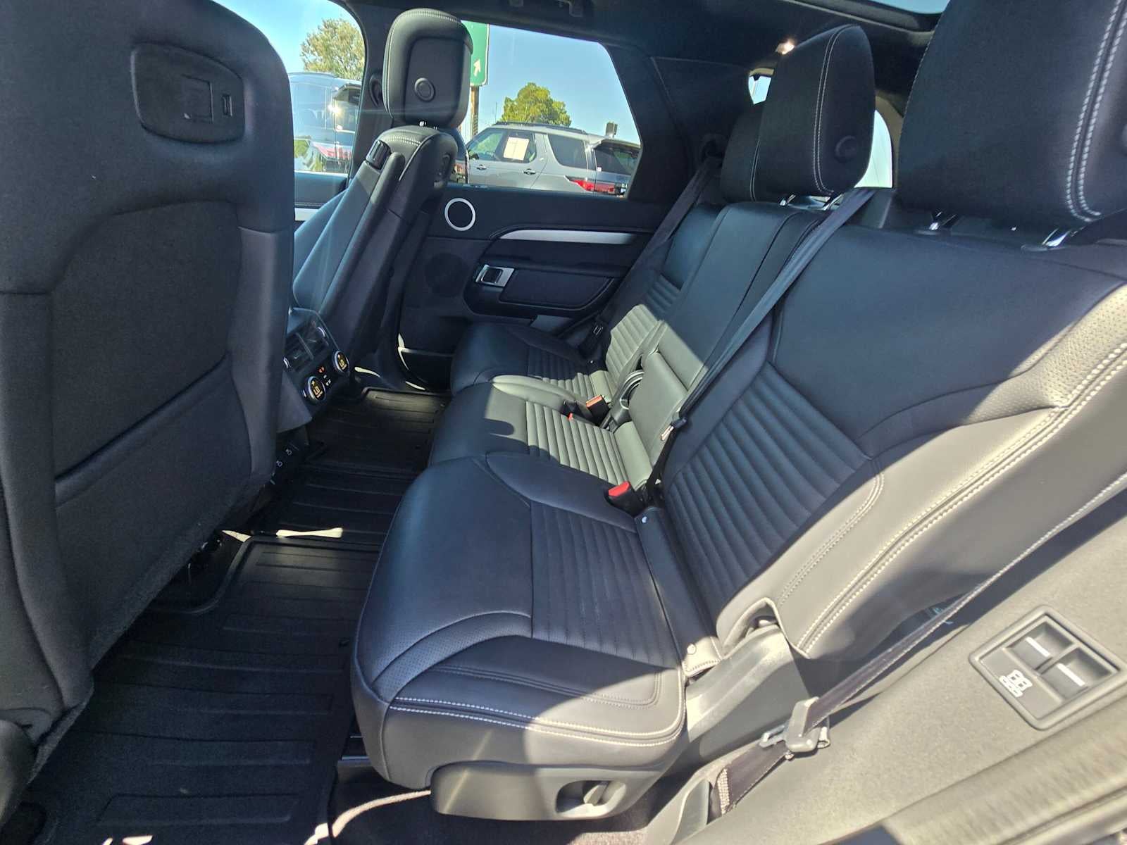 2025 Land Rover Discovery Dynamic SE