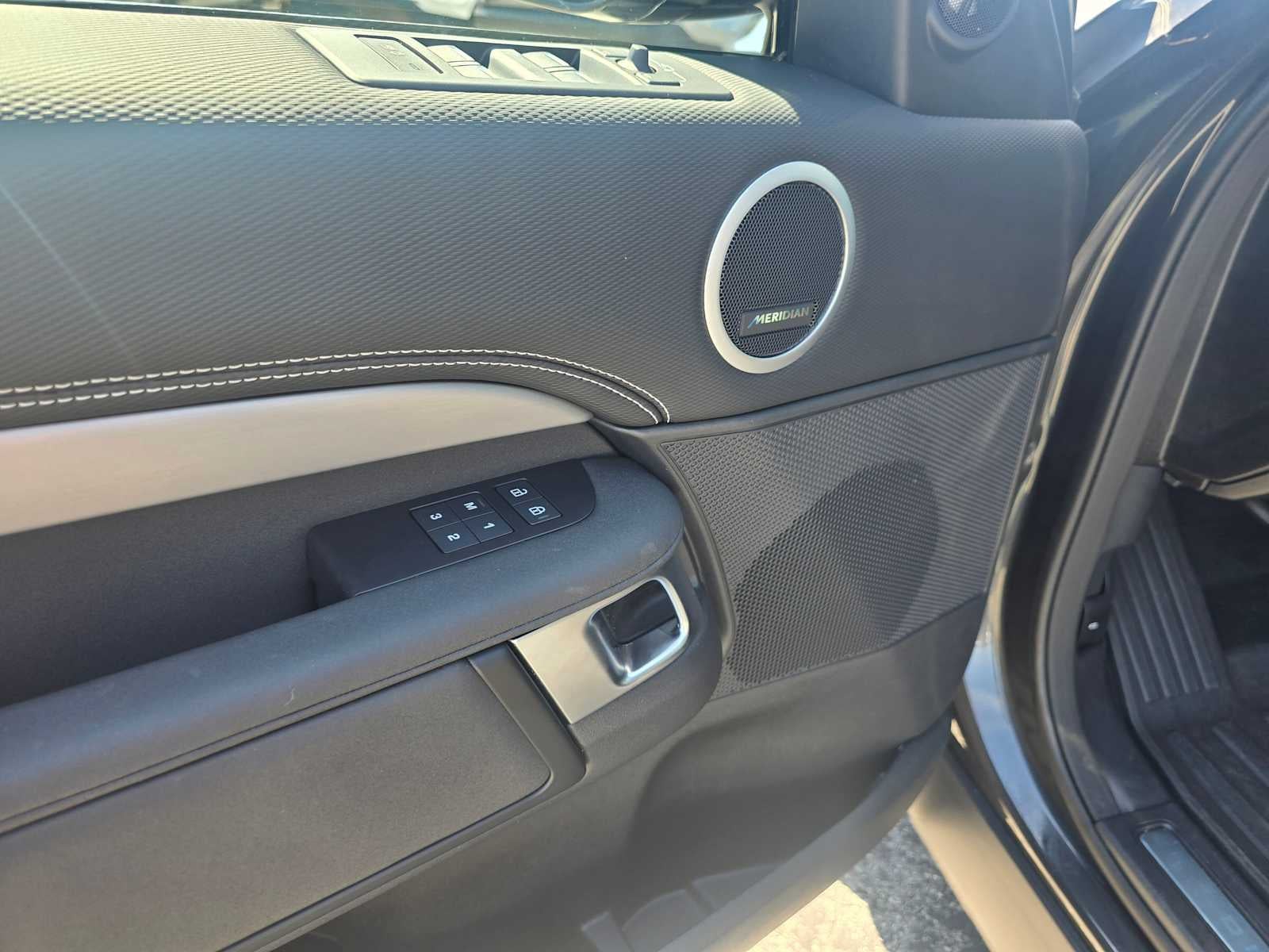 2025 Land Rover Discovery Dynamic SE