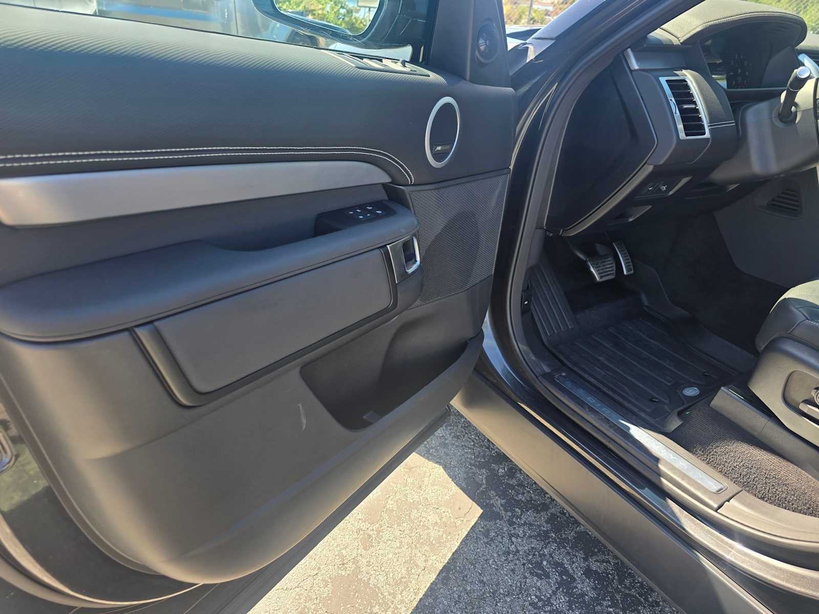 2025 Land Rover Discovery Dynamic SE