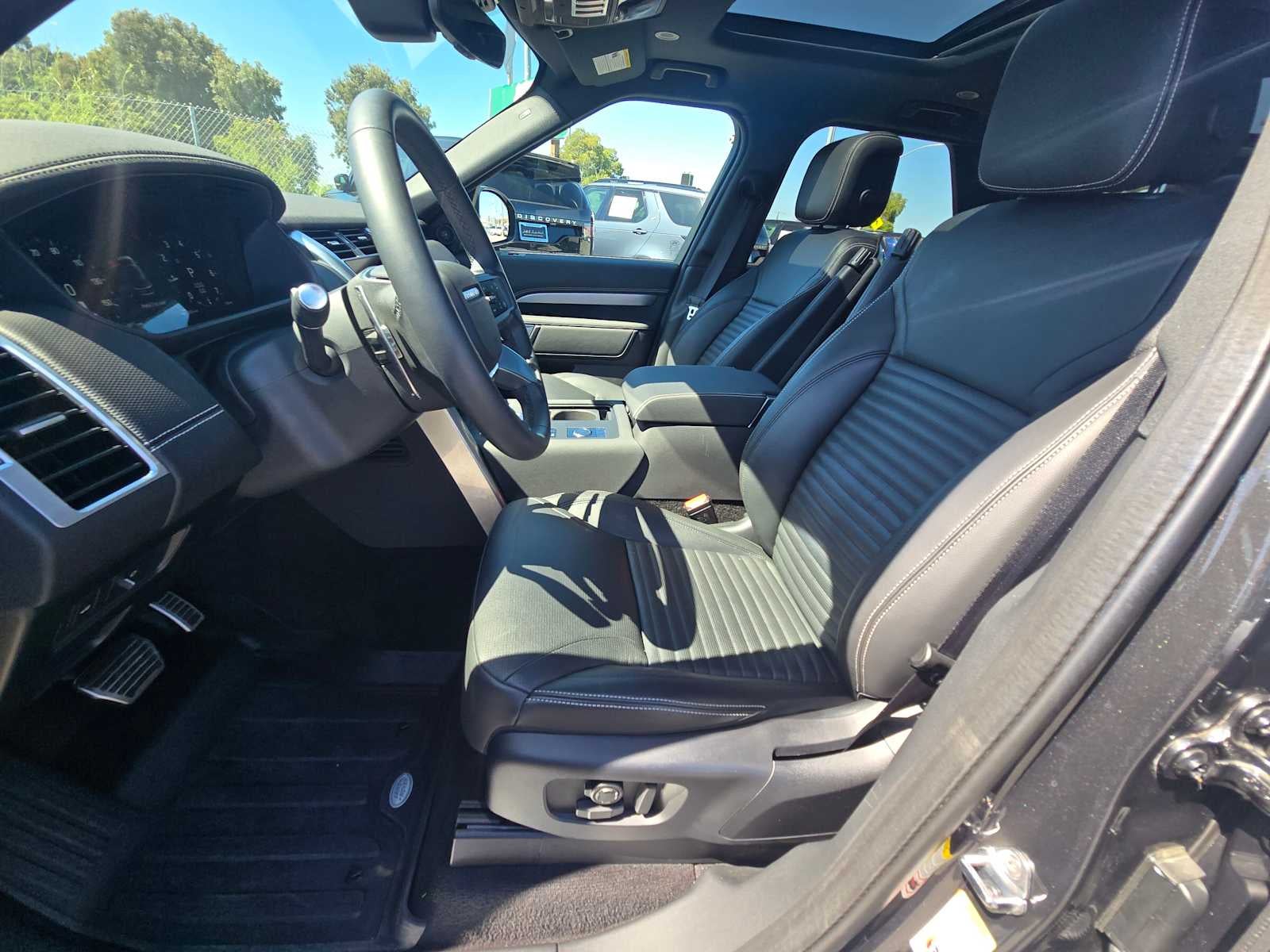 2025 Land Rover Discovery Dynamic SE