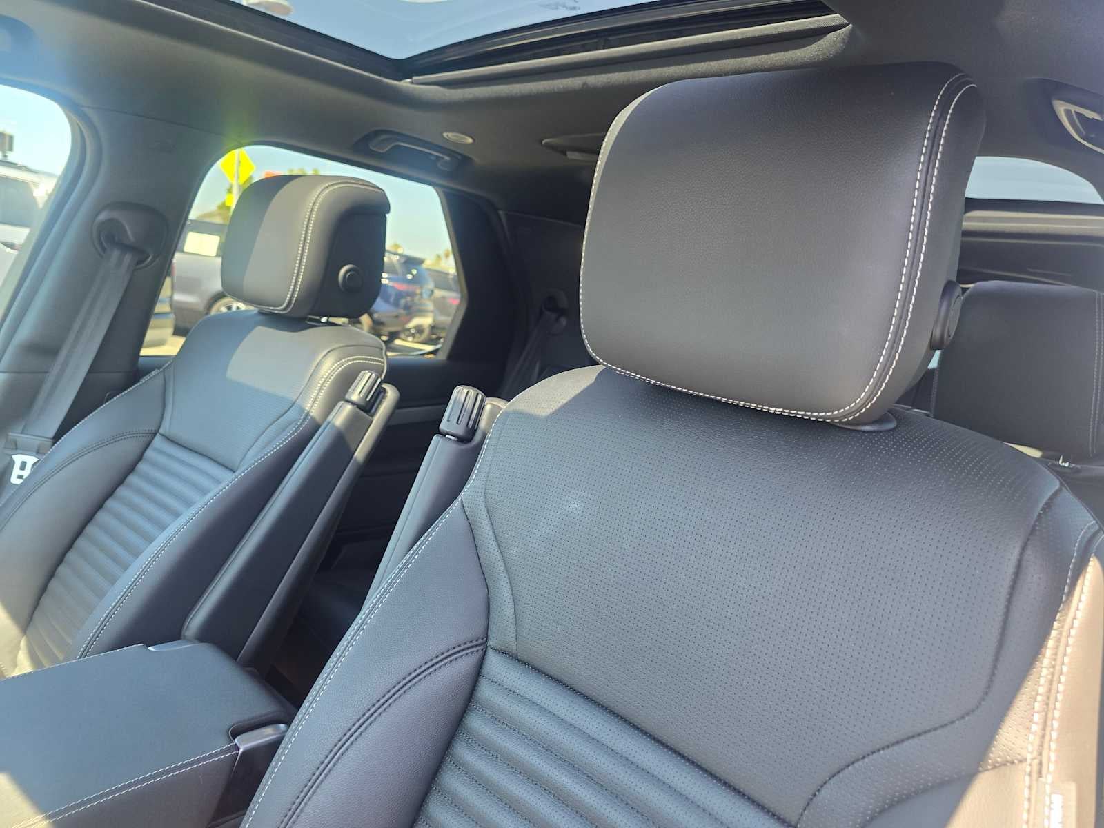 2025 Land Rover Discovery Dynamic SE