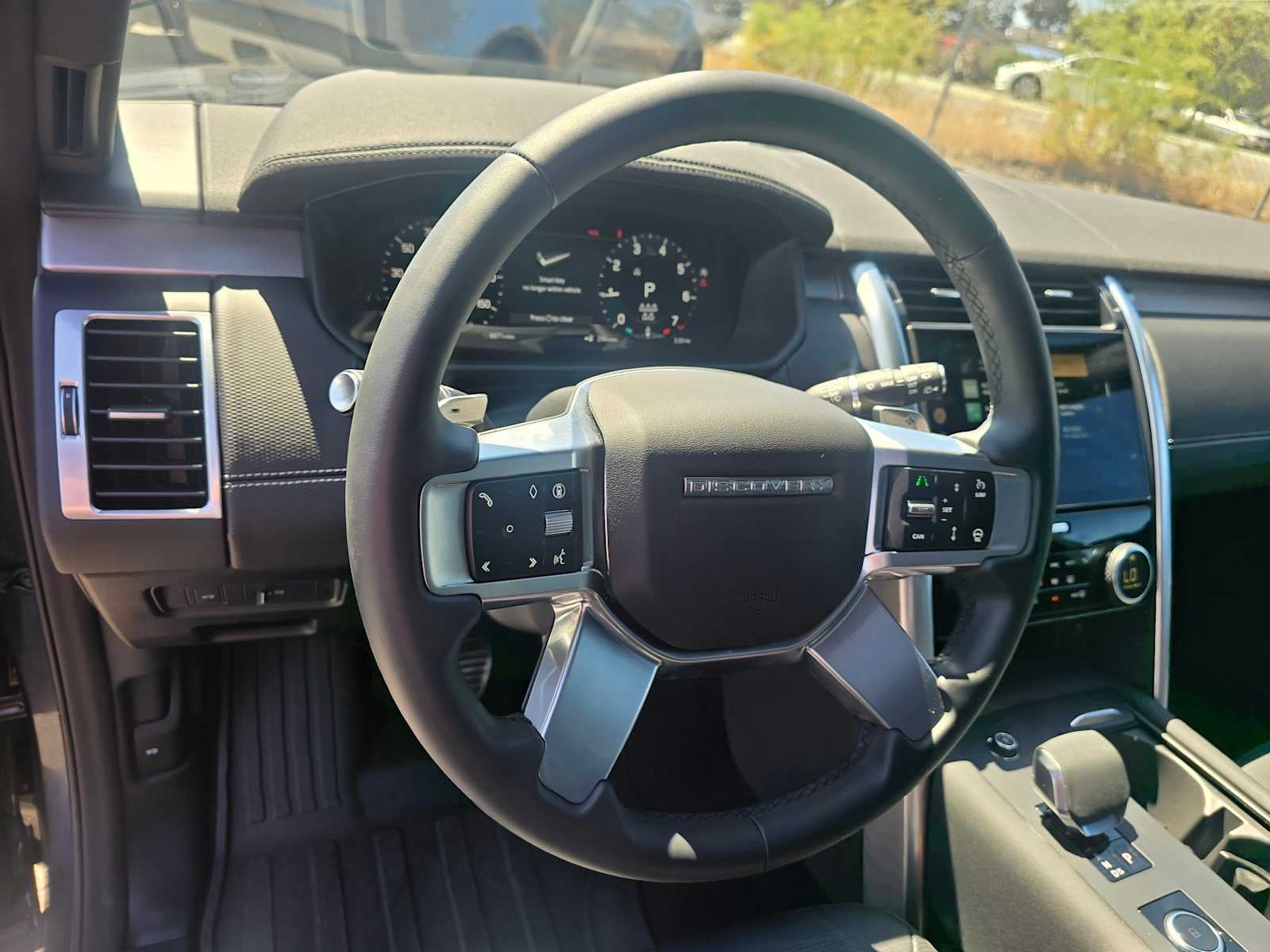 2025 Land Rover Discovery Dynamic SE