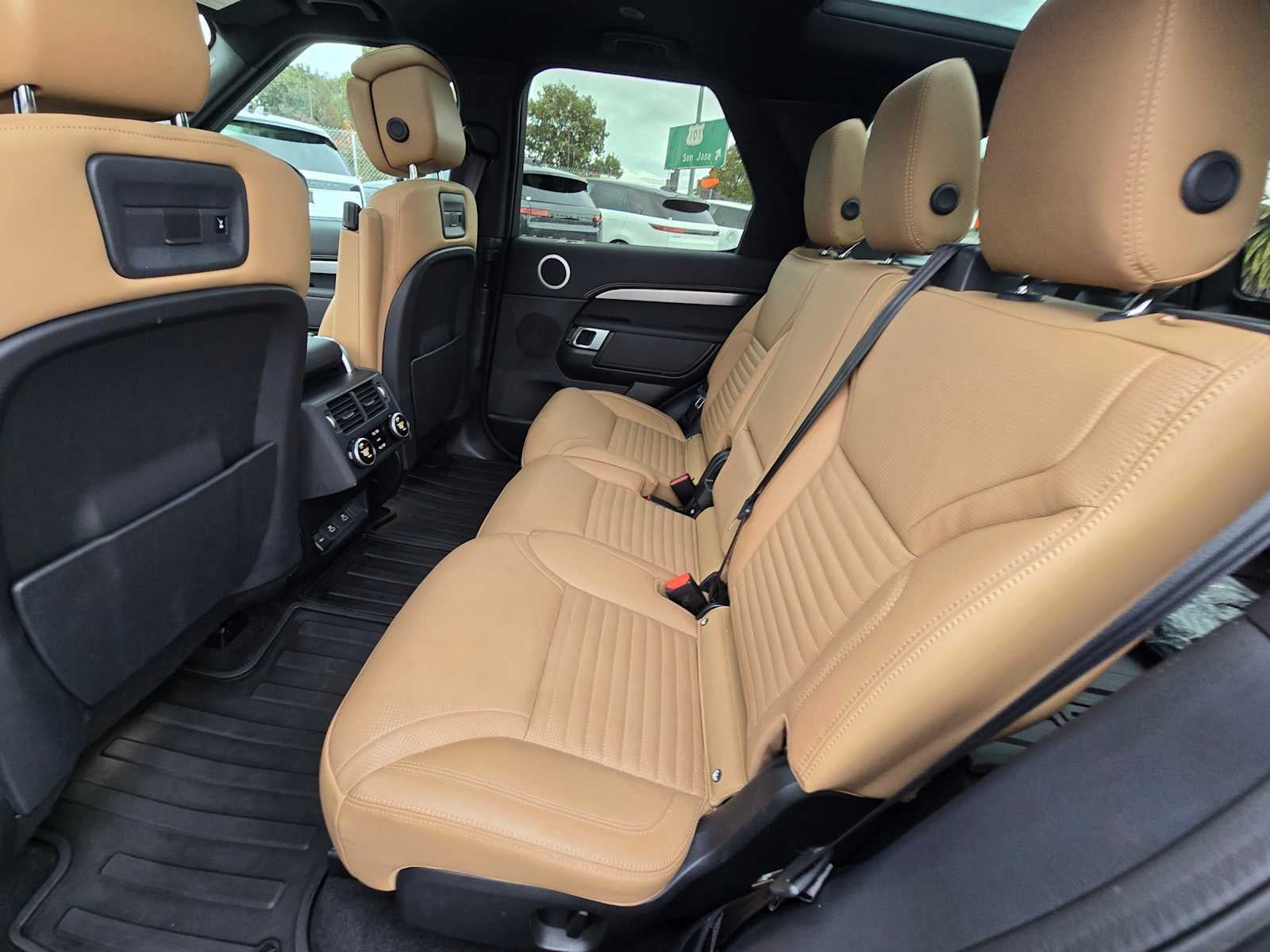 2025 Land Rover Discovery Dynamic SE