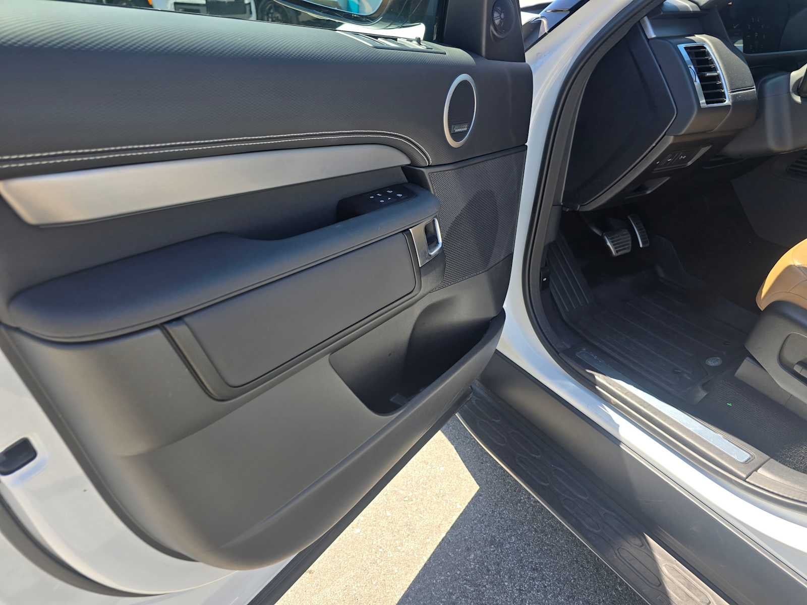 2025 Land Rover Discovery Dynamic SE