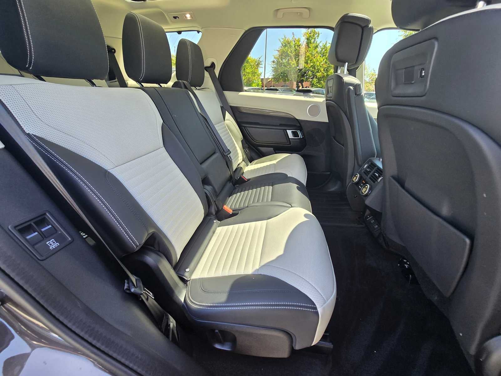 2025 Land Rover Discovery Metropolitan Edition