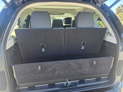 2025 Land Rover Discovery Metropolitan Edition