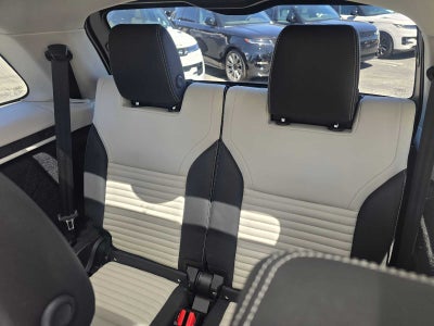 2025 Land Rover Discovery Metropolitan Edition