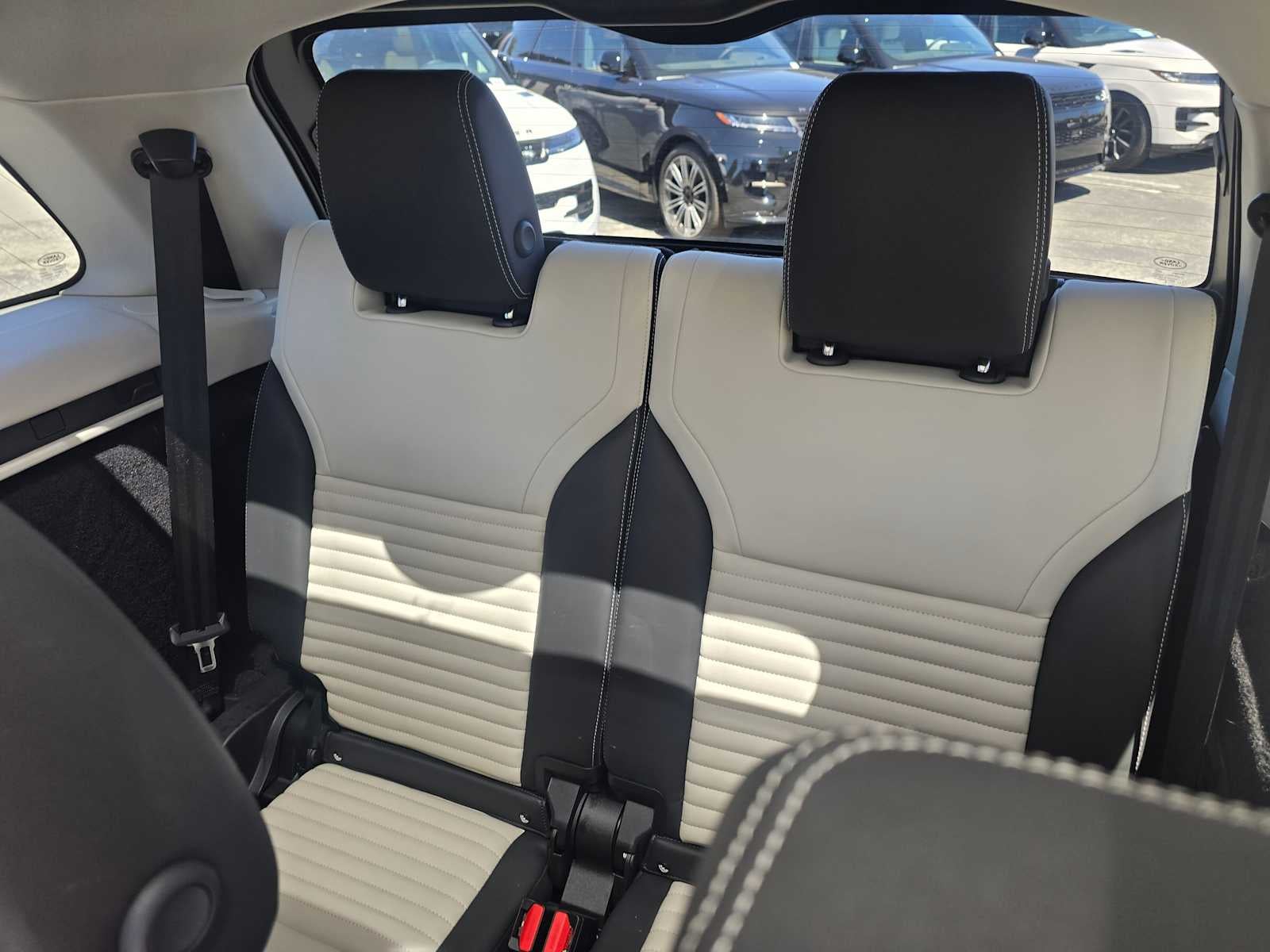 2025 Land Rover Discovery Metropolitan Edition