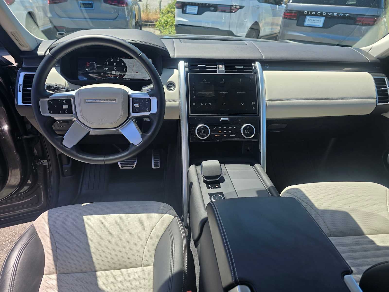 2025 Land Rover Discovery Metropolitan Edition