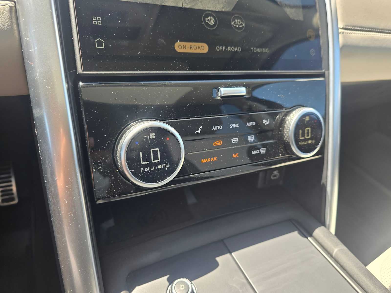 2025 Land Rover Discovery Metropolitan Edition