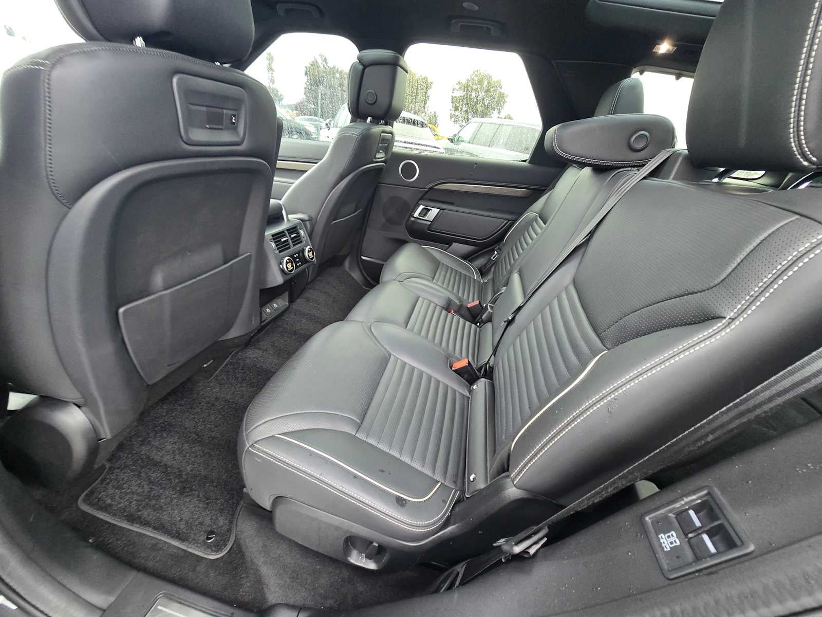 2023 Land Rover Discovery Metropolitan Edition