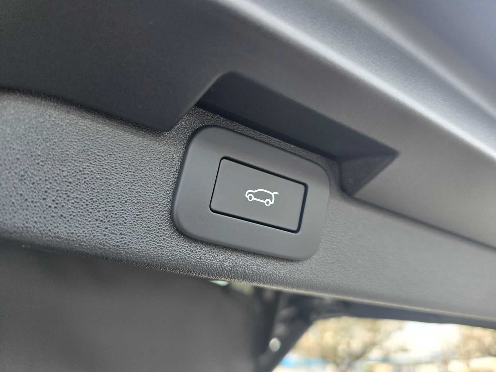 2026 Land Rover Discovery Gemini Edition
