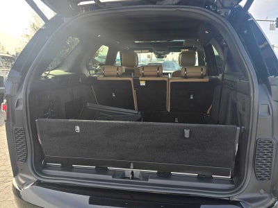 2023 Land Rover Discovery Metropolitan Edition