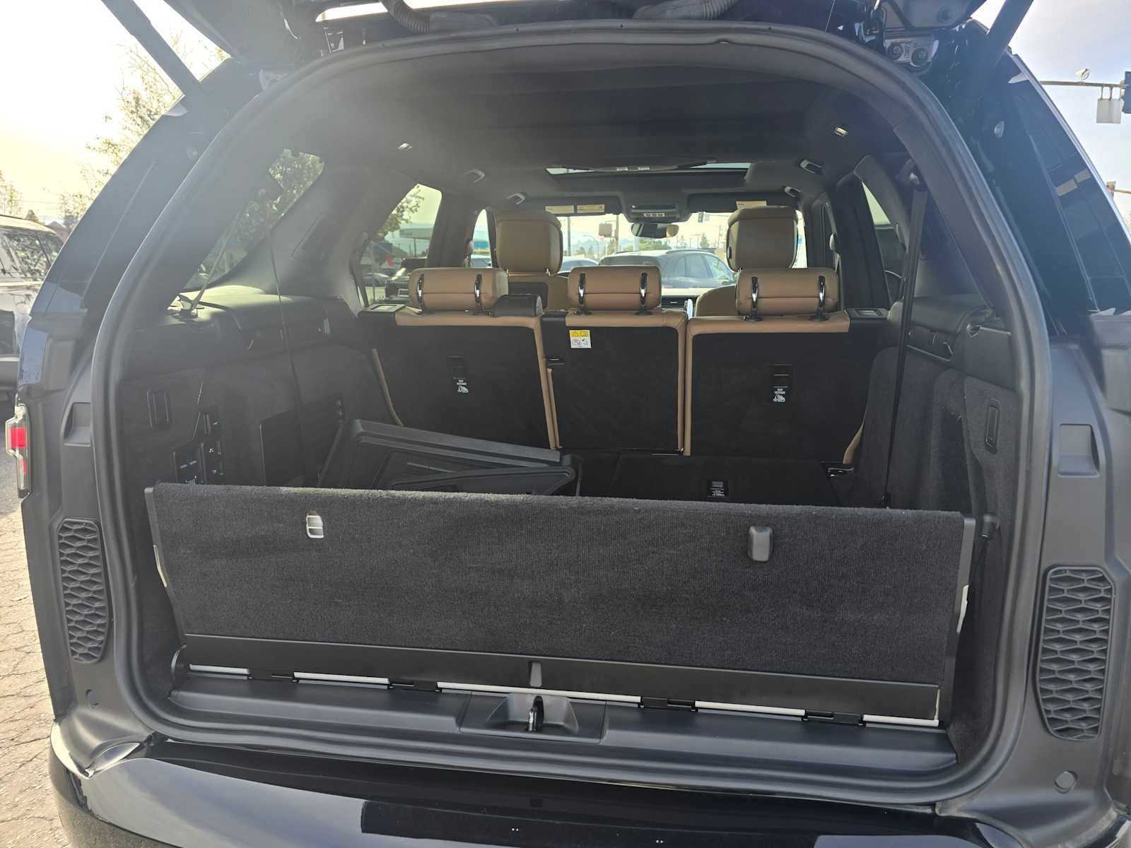 2023 Land Rover Discovery Metropolitan Edition