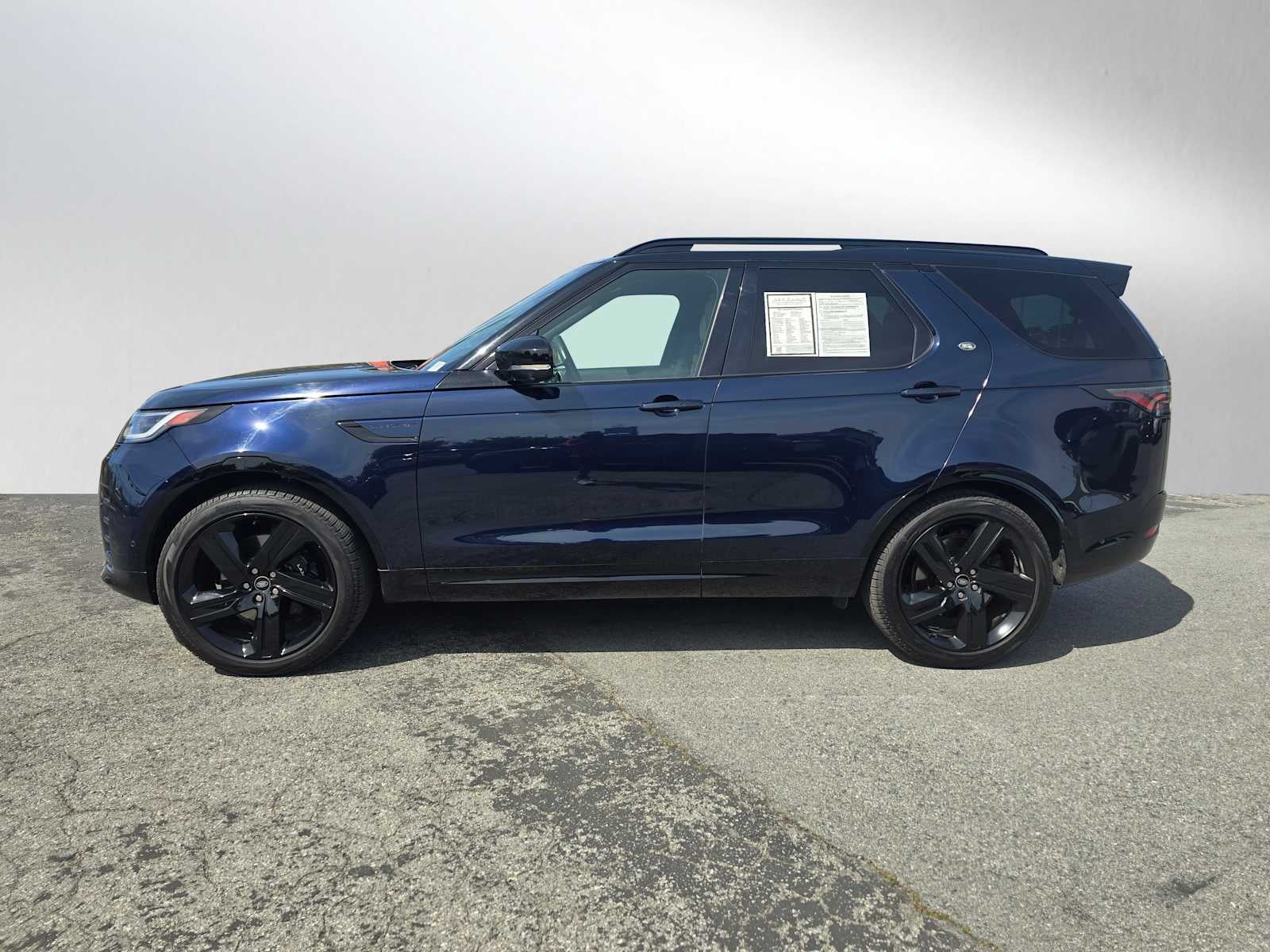 2023 Land Rover Discovery Metropolitan Edition