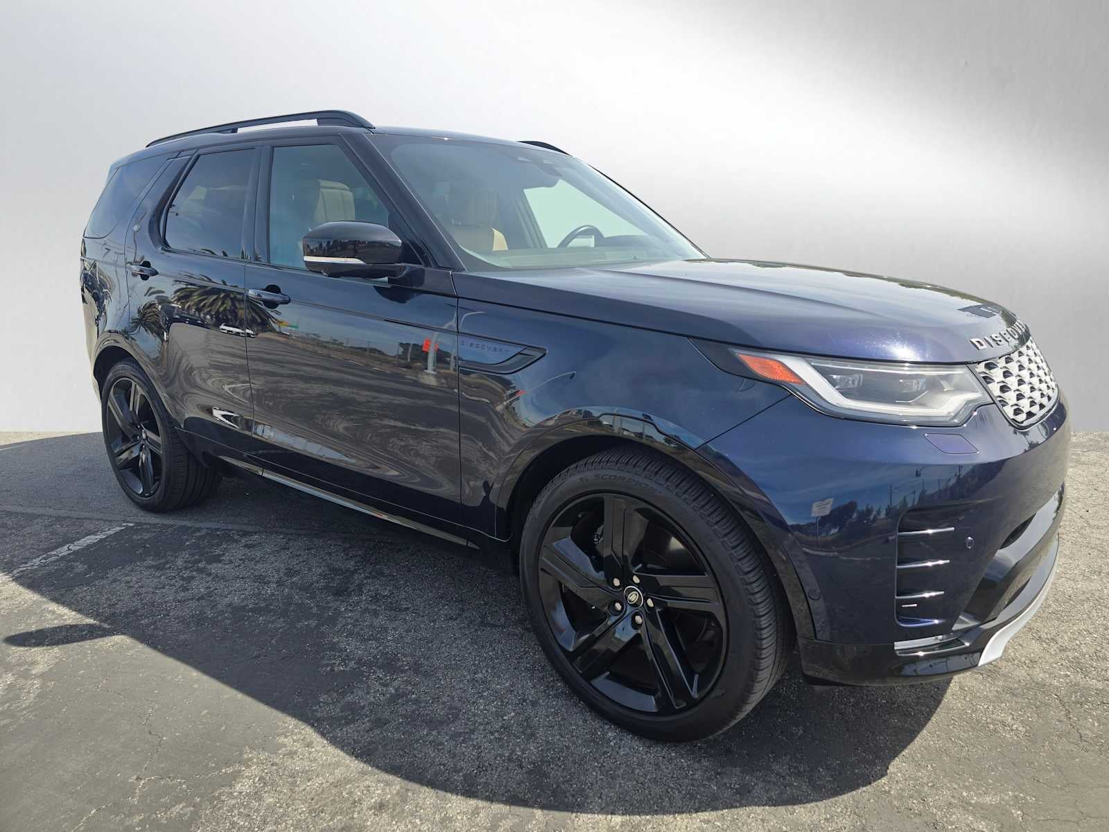 2023 Land Rover Discovery Metropolitan Edition