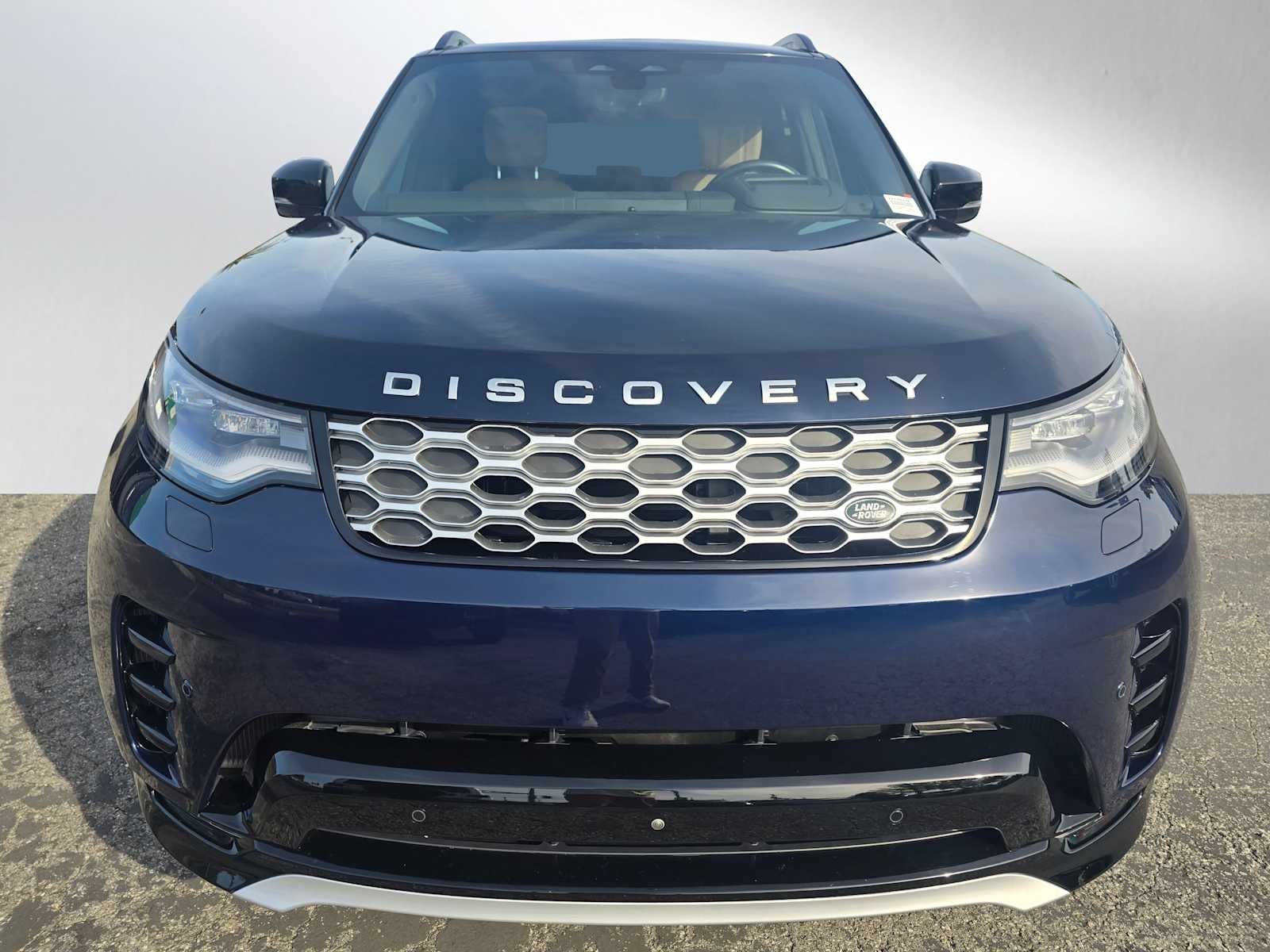 2023 Land Rover Discovery Metropolitan Edition