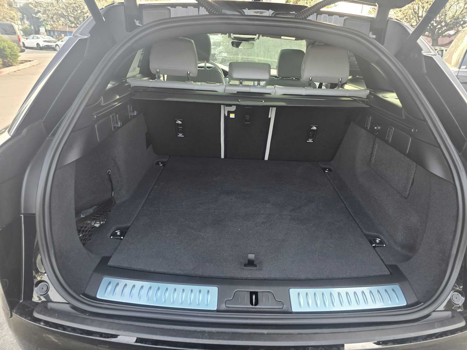 2026 Land Rover Range Rover Velar Dynamic SE