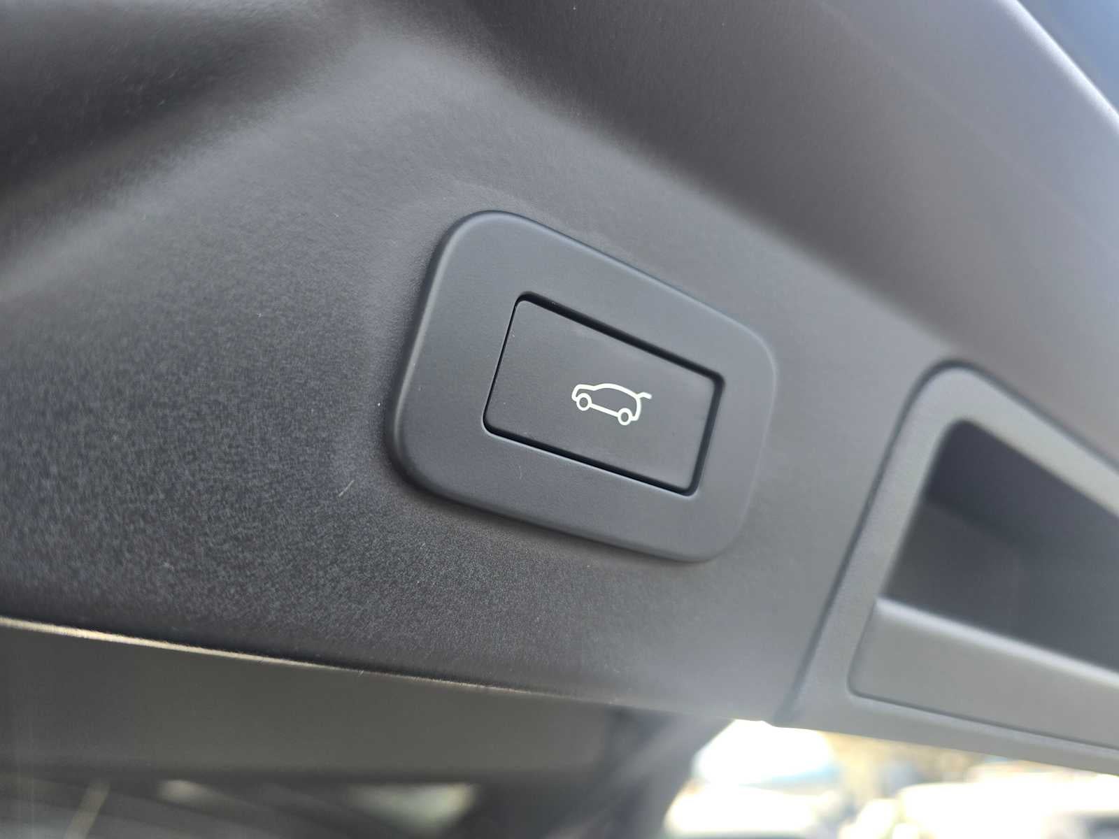 2026 Land Rover Range Rover Velar Dynamic SE