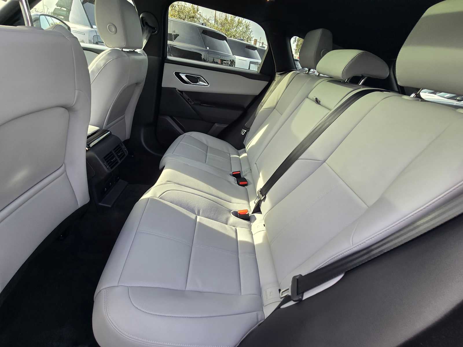 2026 Land Rover Range Rover Velar Dynamic SE