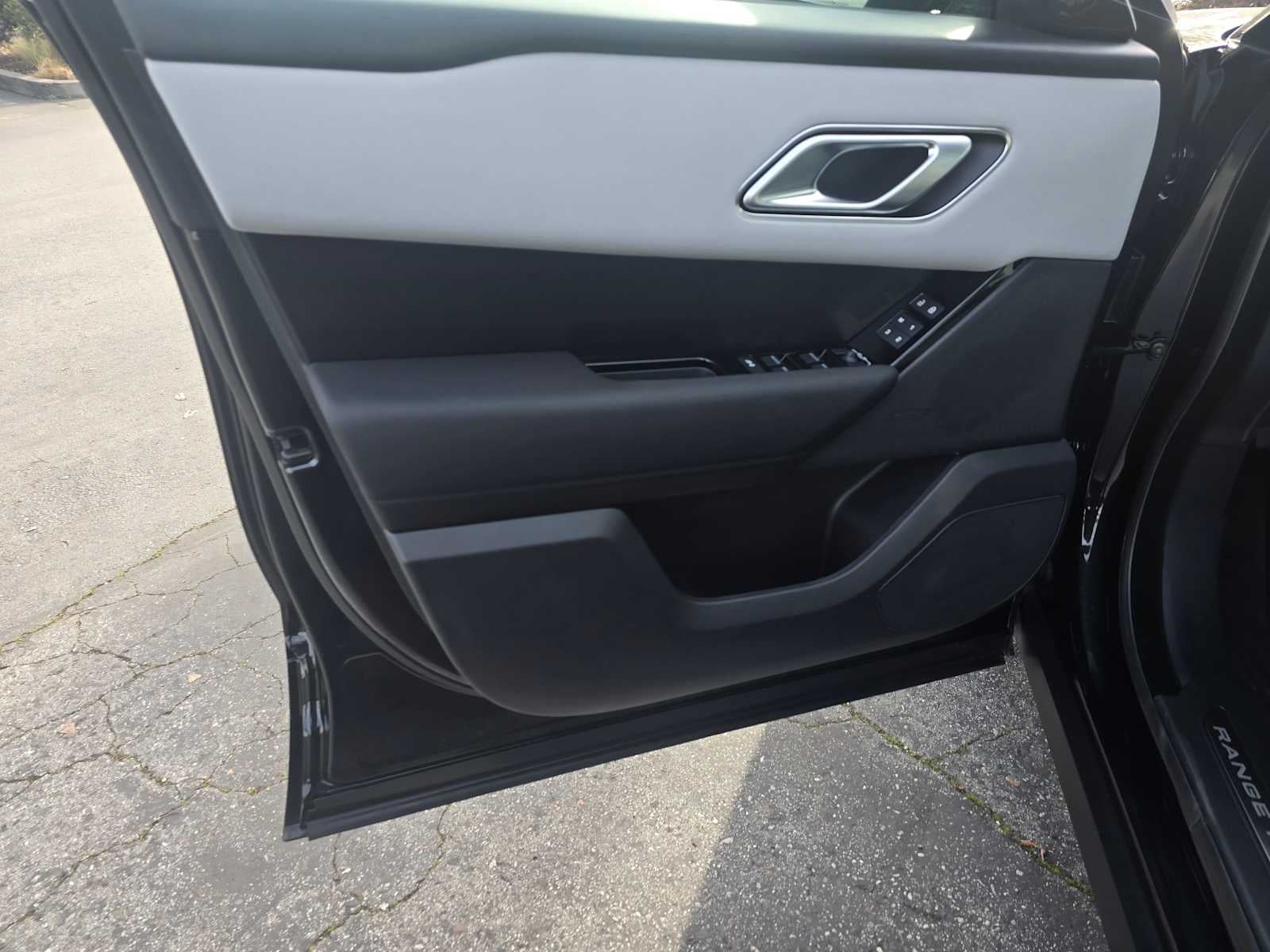 2026 Land Rover Range Rover Velar Dynamic SE