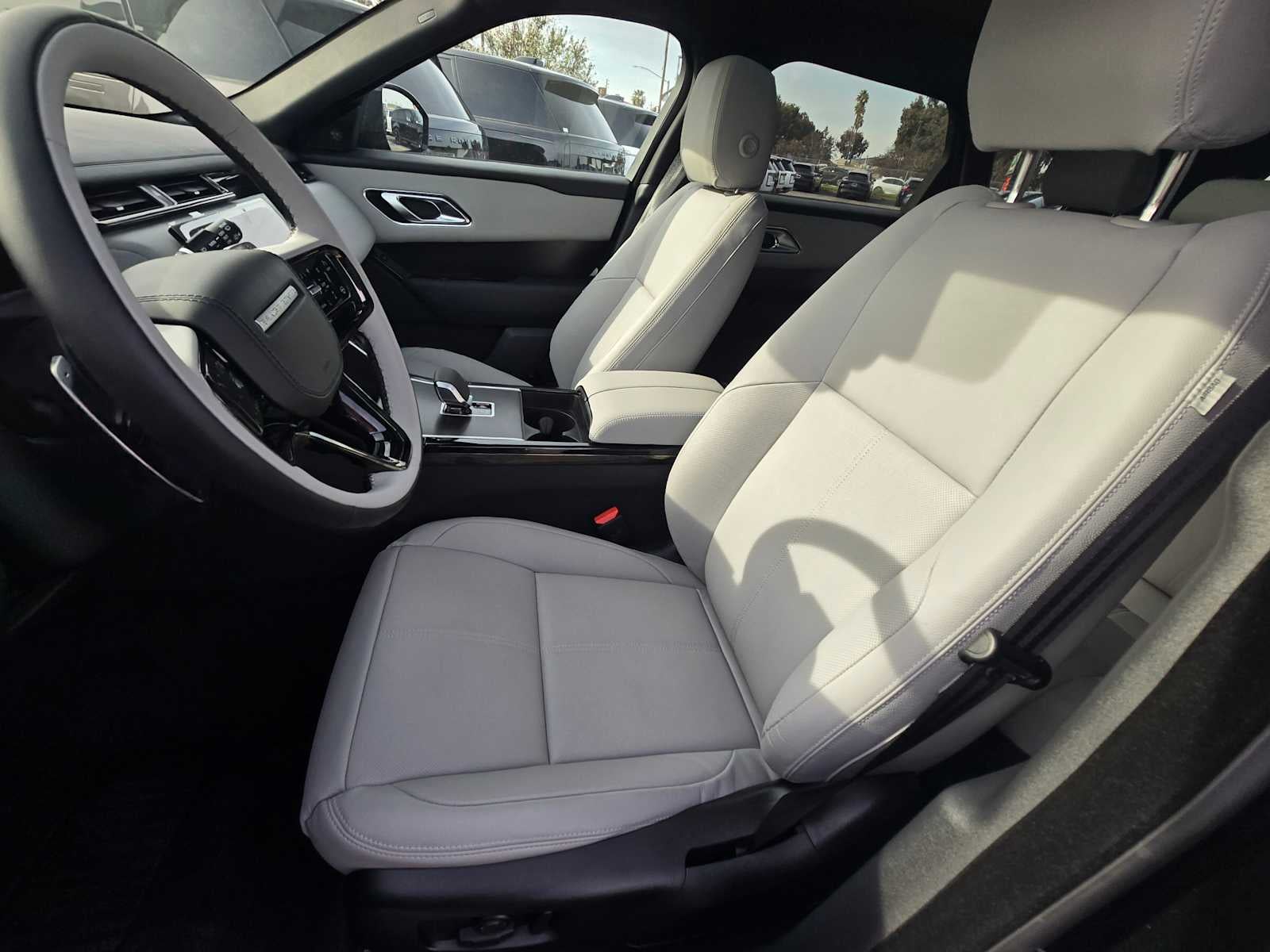 2026 Land Rover Range Rover Velar Dynamic SE