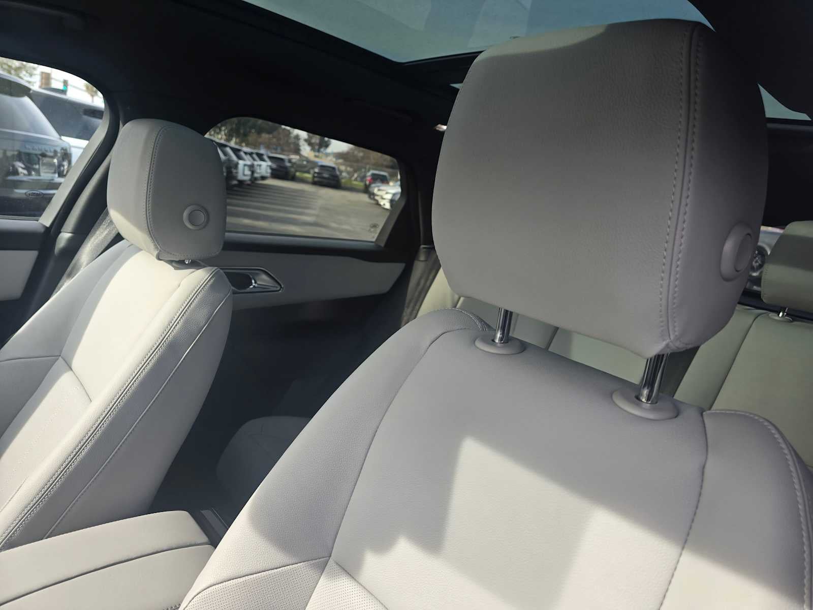 2026 Land Rover Range Rover Velar Dynamic SE