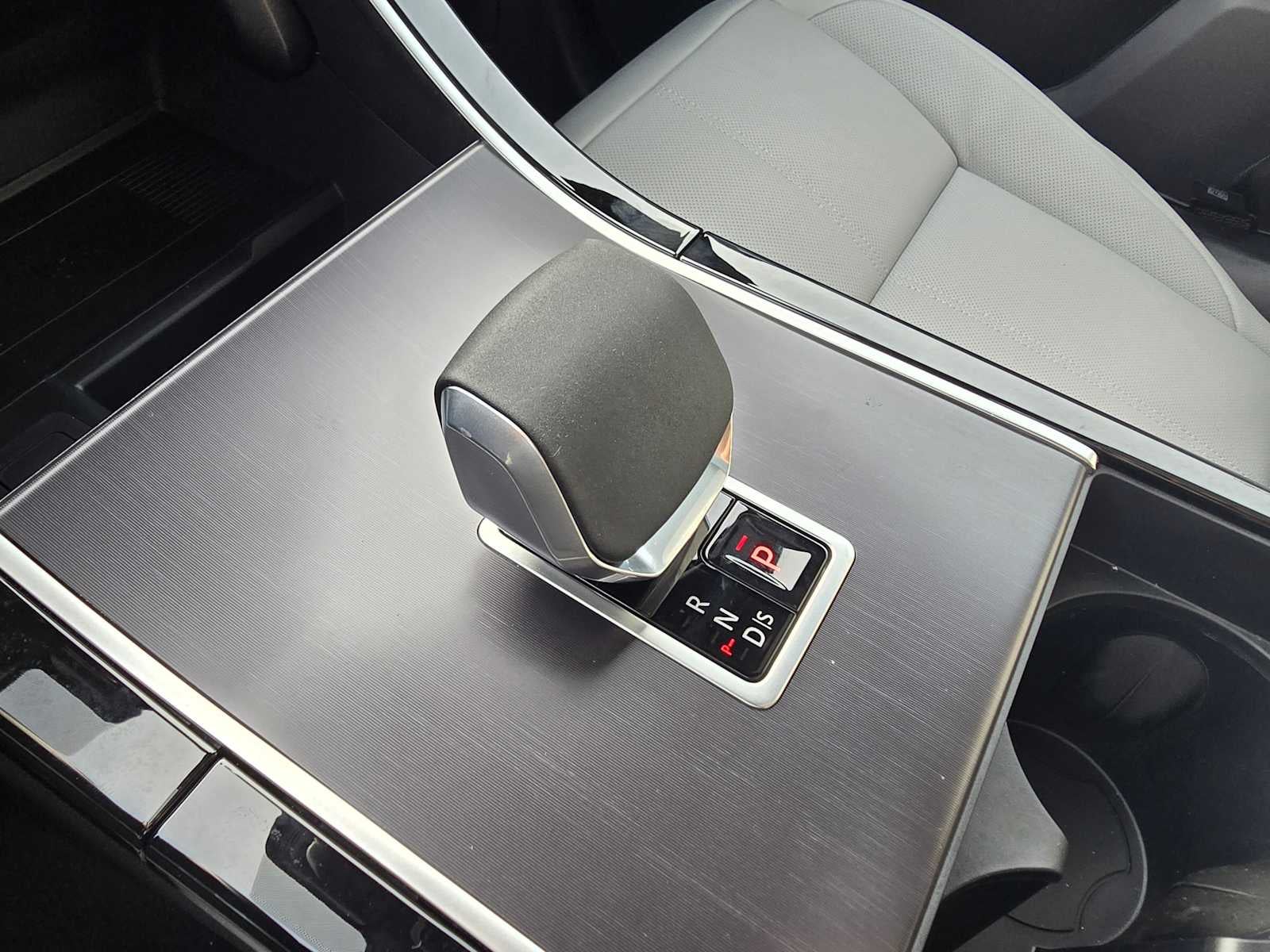 2026 Land Rover Range Rover Velar Dynamic SE