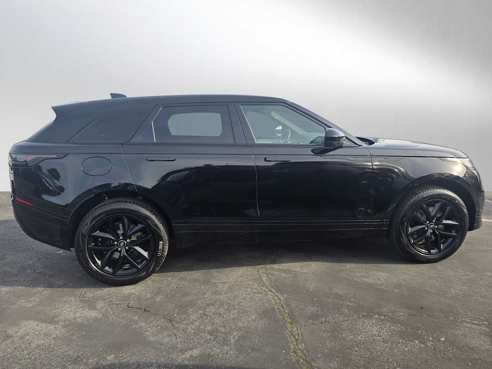 2026 Land Rover Range Rover Velar Dynamic SE