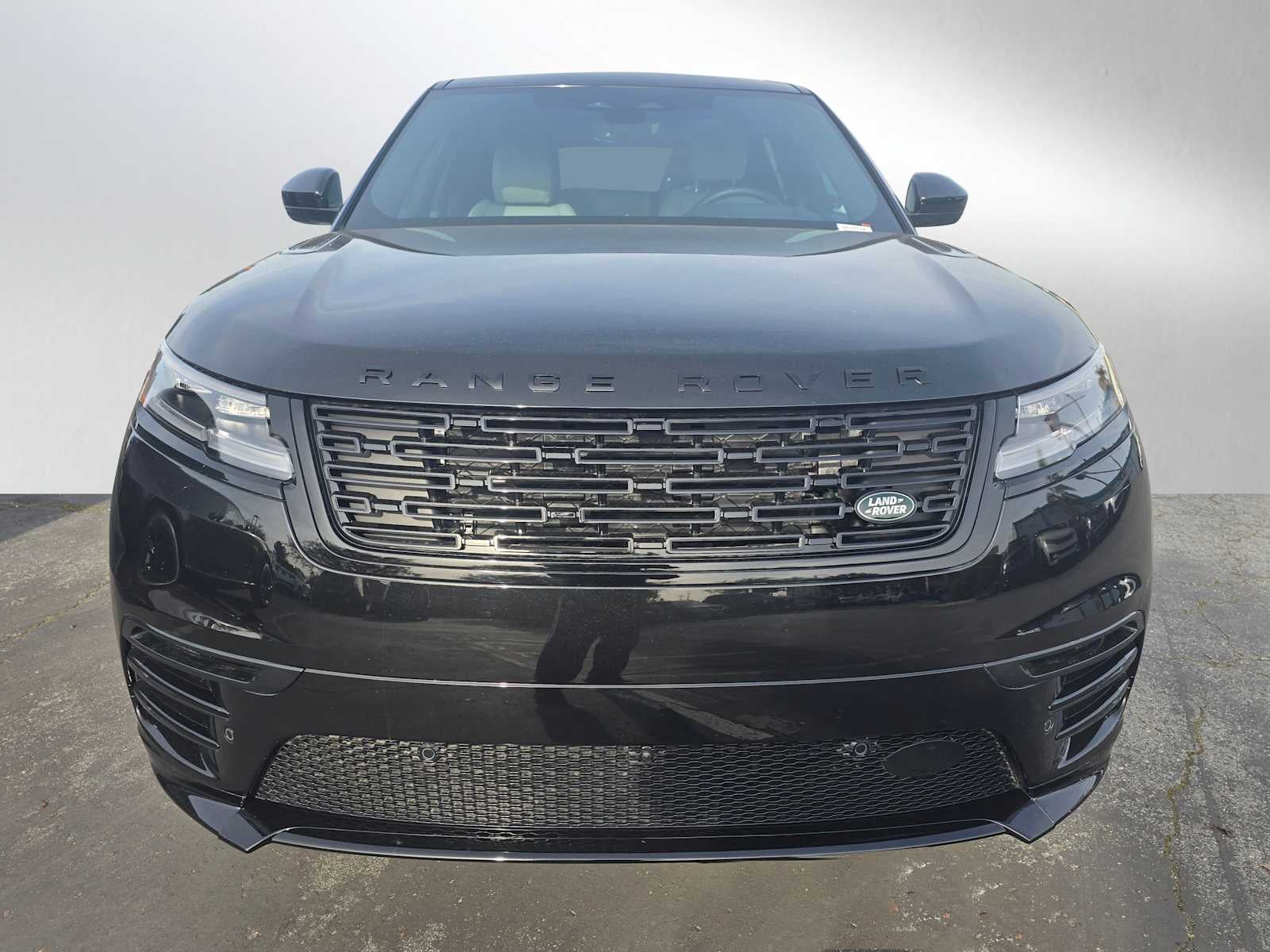 2026 Land Rover Range Rover Velar Dynamic SE