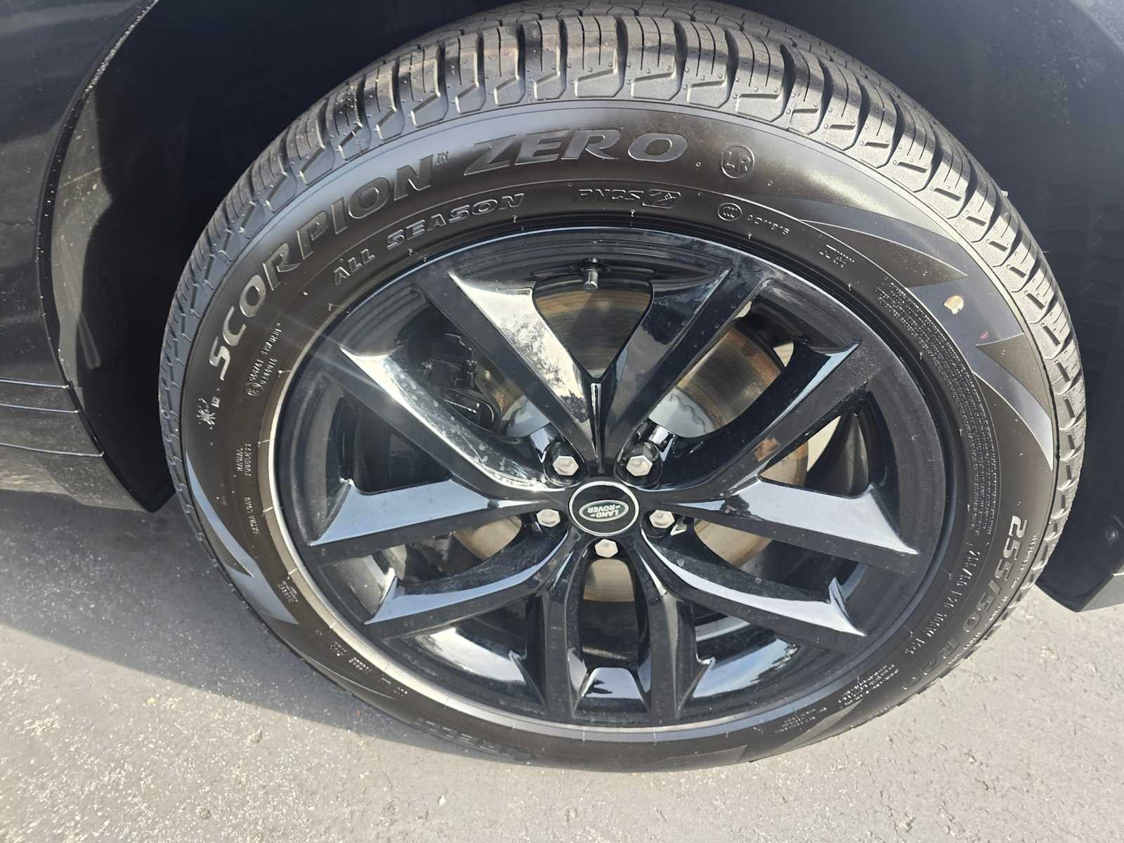 2026 Land Rover Range Rover Velar Dynamic SE