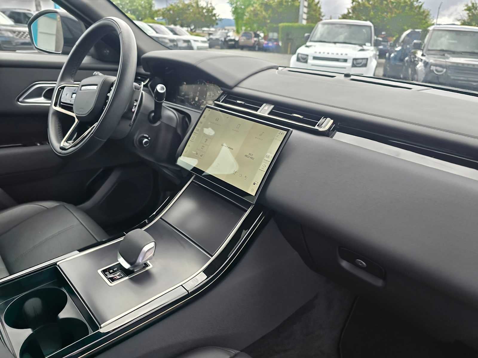 2026 Land Rover Range Rover Velar Dynamic SE