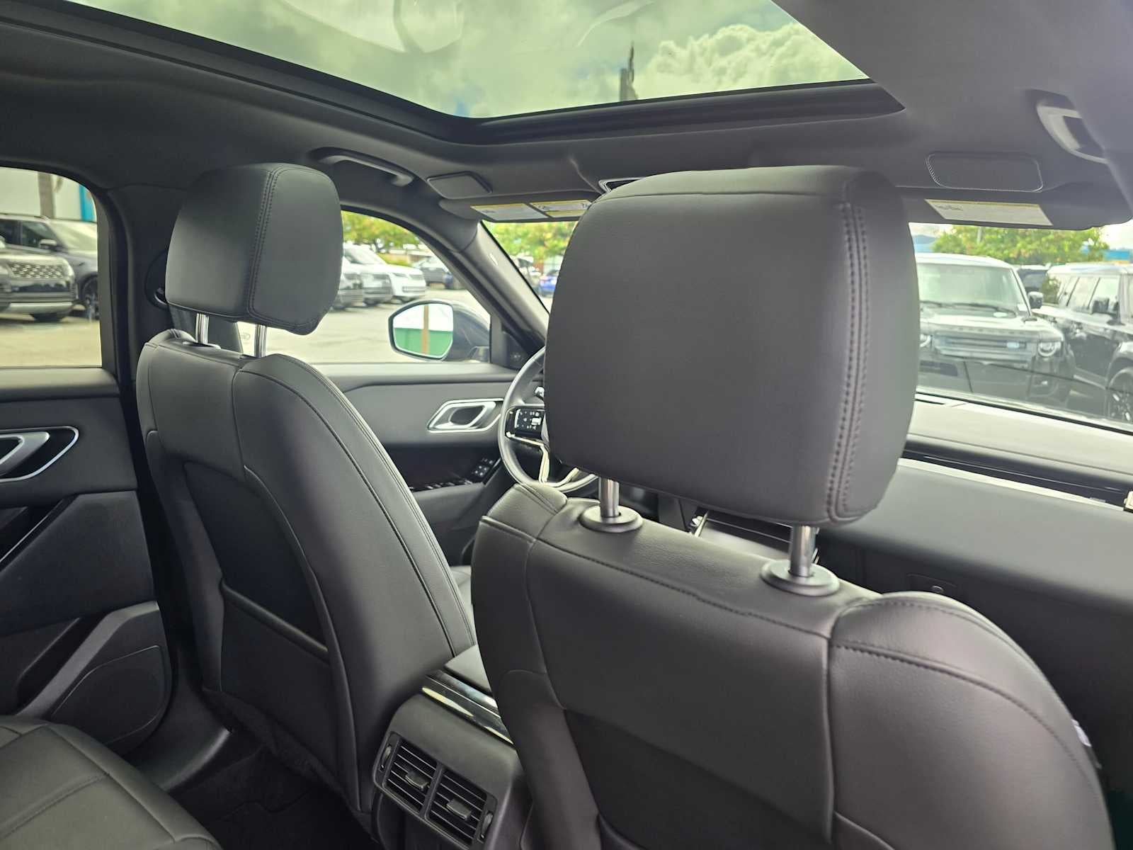 2026 Land Rover Range Rover Velar Dynamic SE