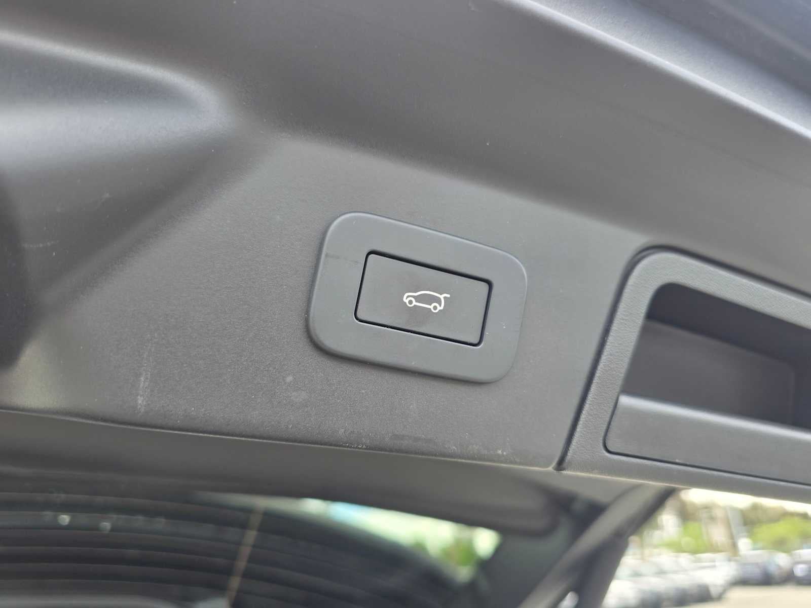 2026 Land Rover Range Rover Velar Dynamic SE