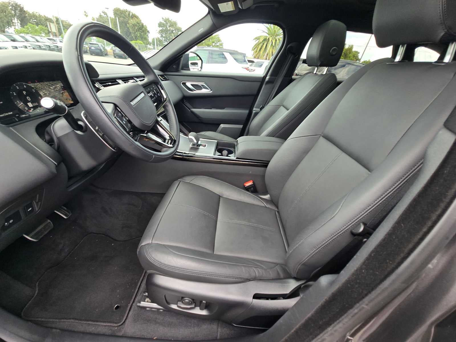 2026 Land Rover Range Rover Velar Dynamic SE