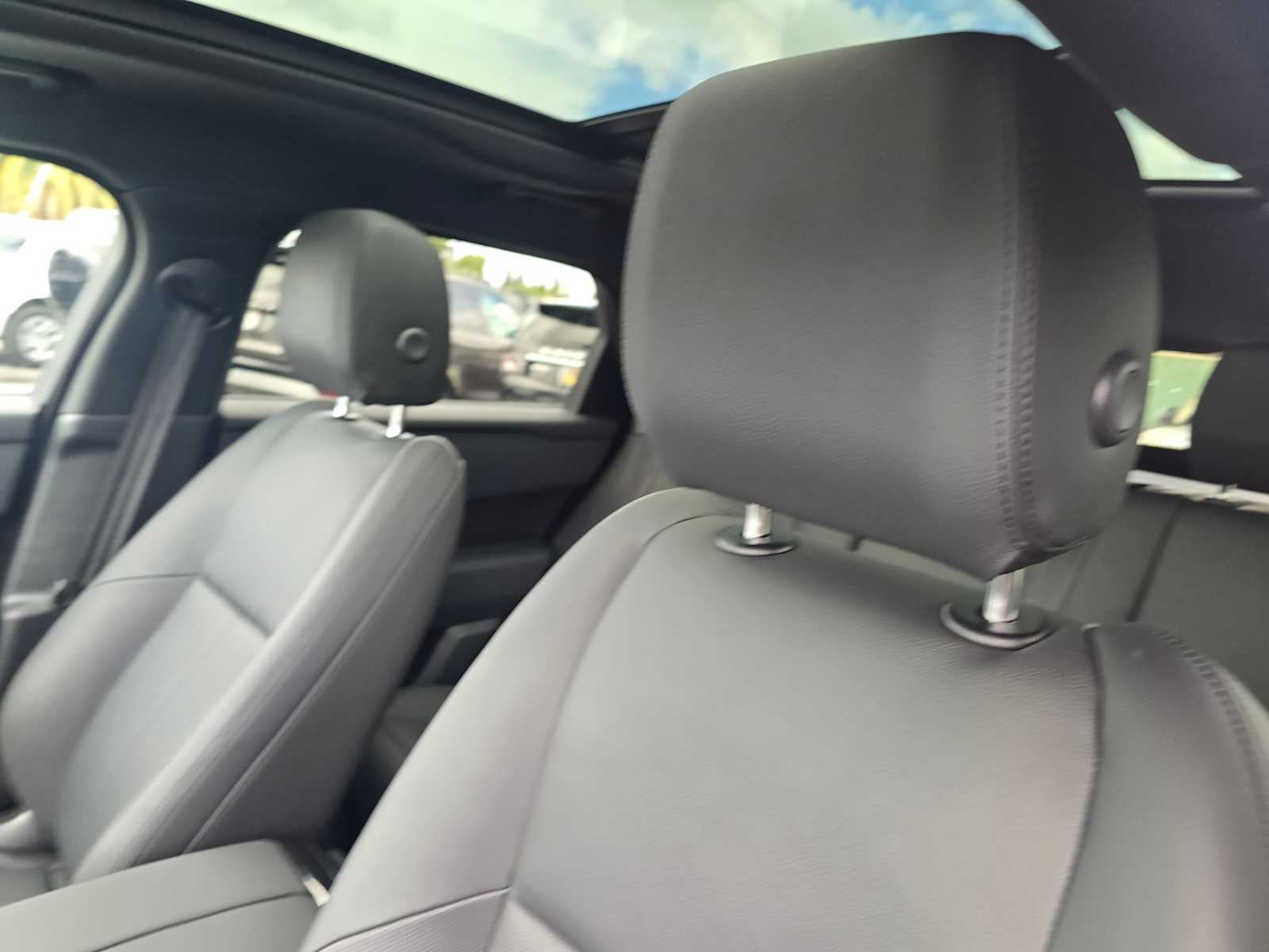 2026 Land Rover Range Rover Velar Dynamic SE