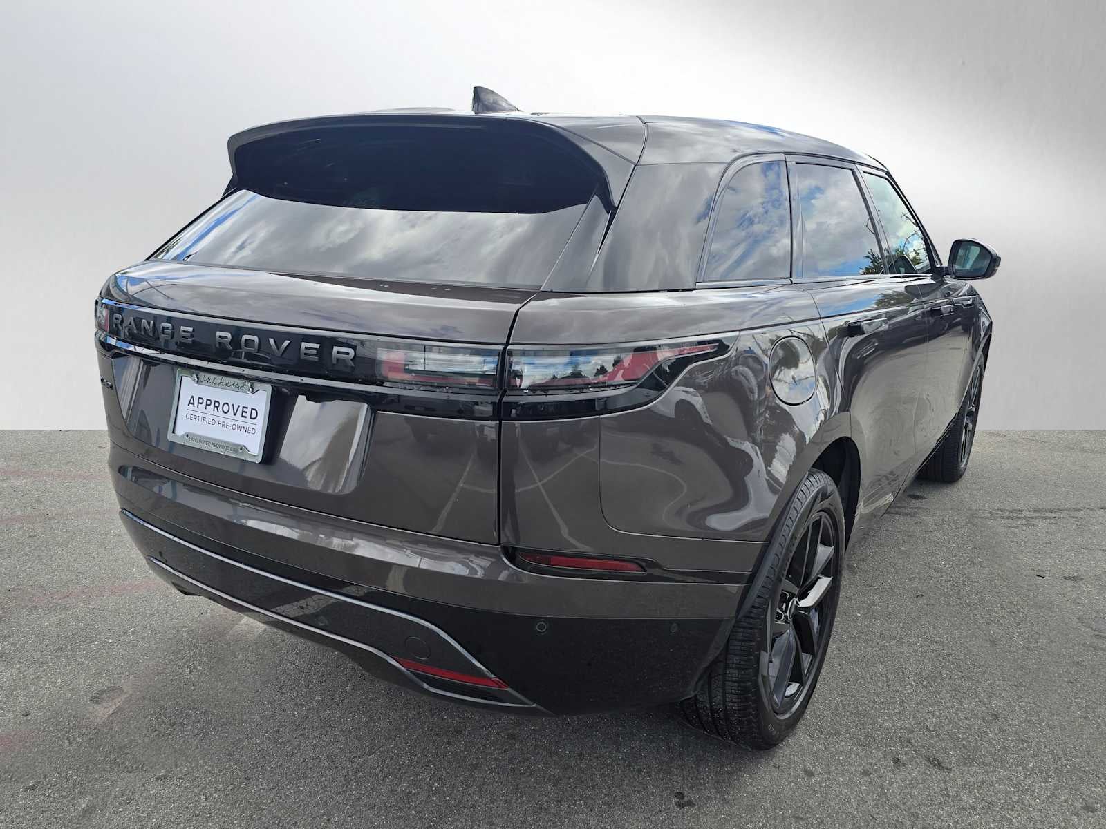 2026 Land Rover Range Rover Velar Dynamic SE