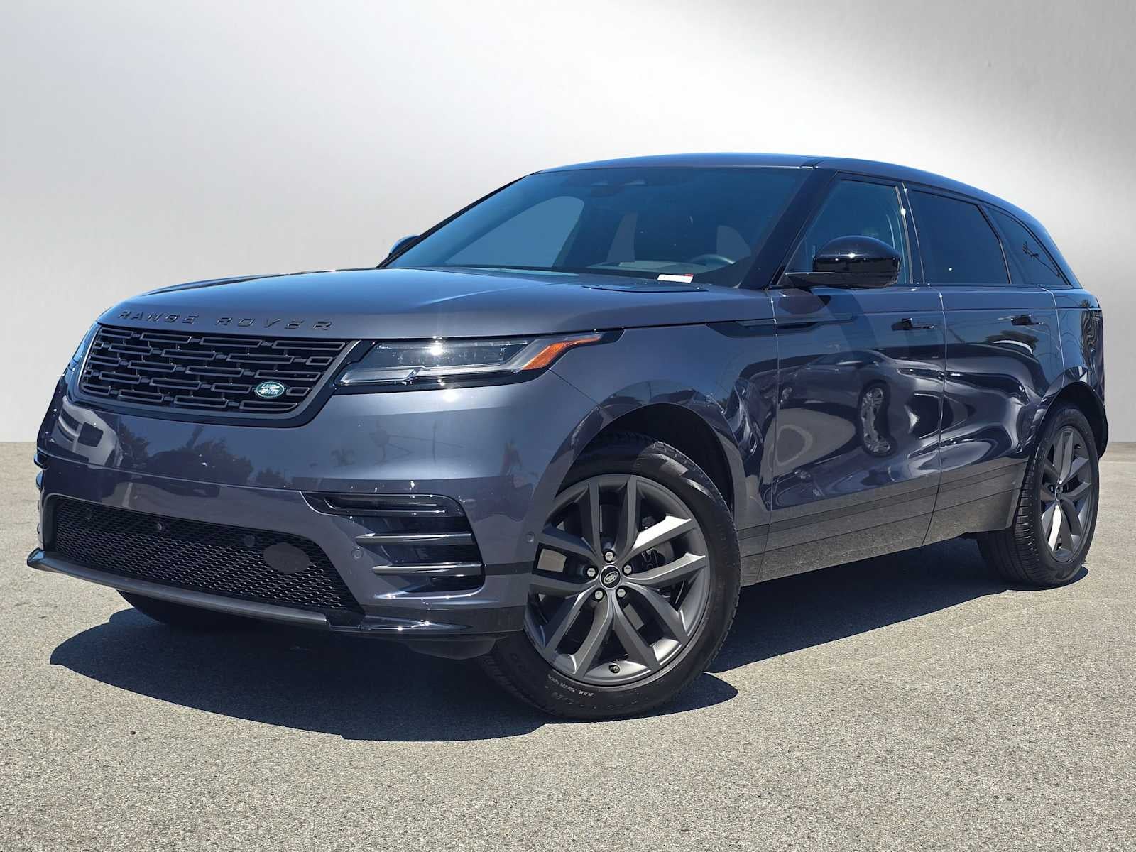 2026 Land Rover Range Rover Velar Dynamic SE
