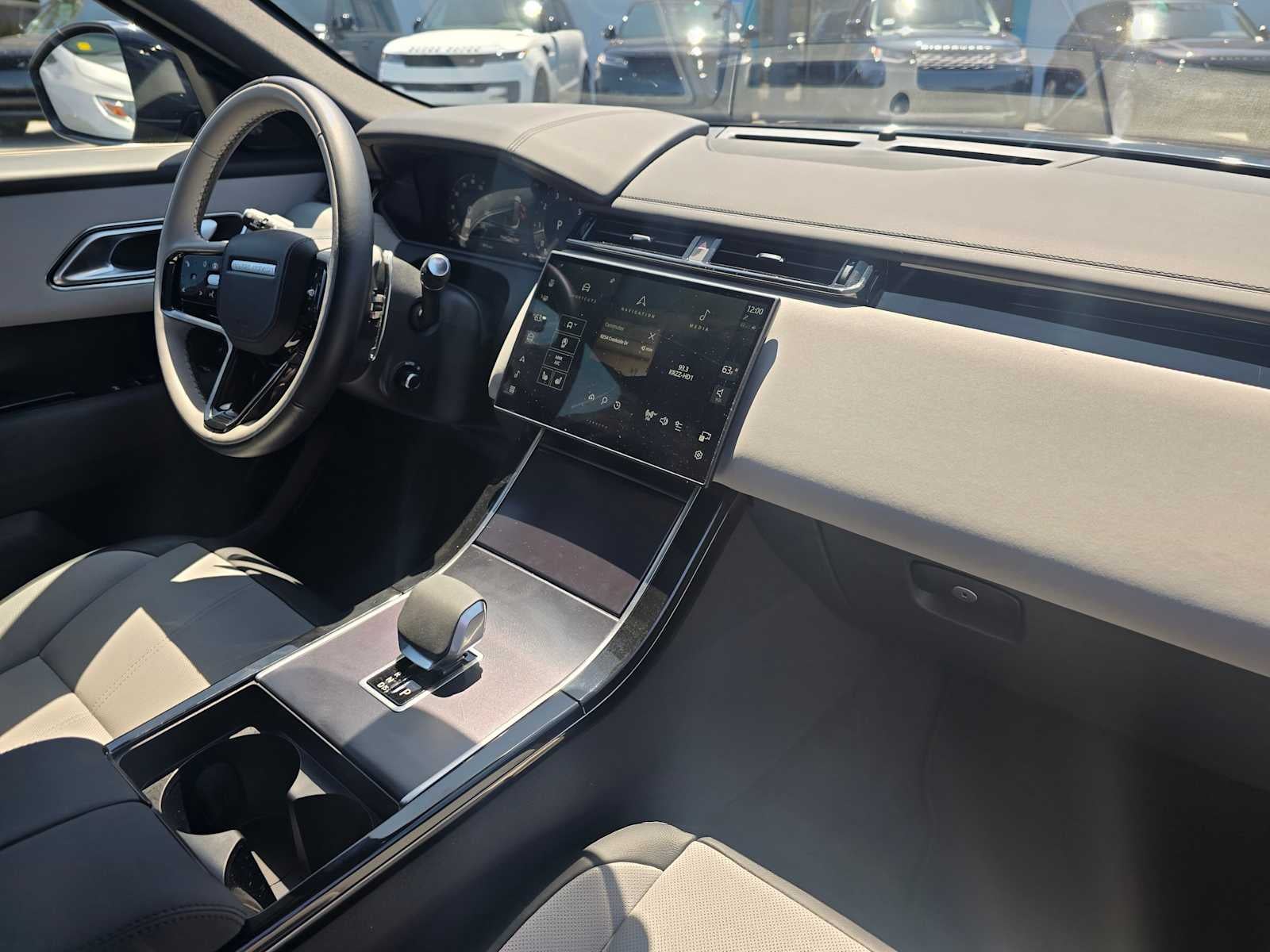 2026 Land Rover Range Rover Velar Dynamic SE