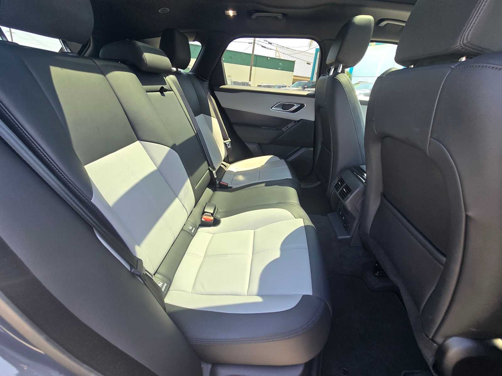 2026 Land Rover Range Rover Velar Dynamic SE