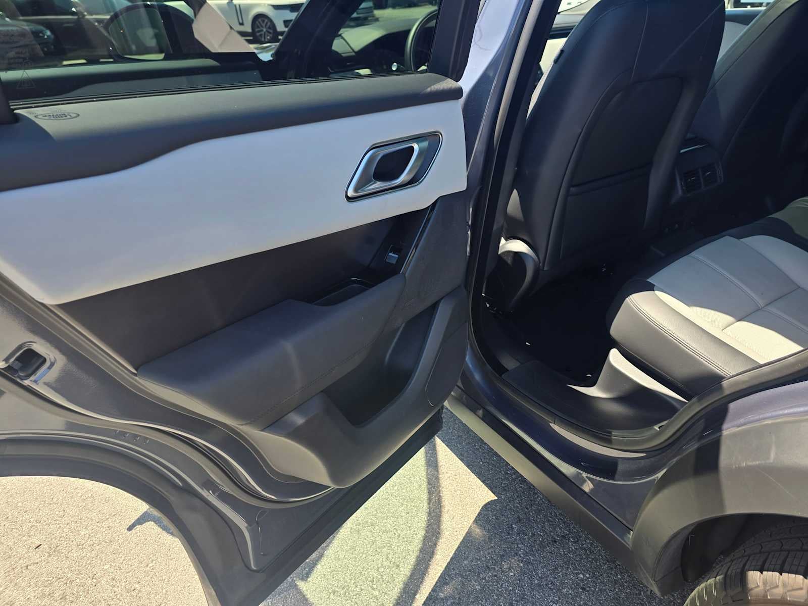 2026 Land Rover Range Rover Velar Dynamic SE