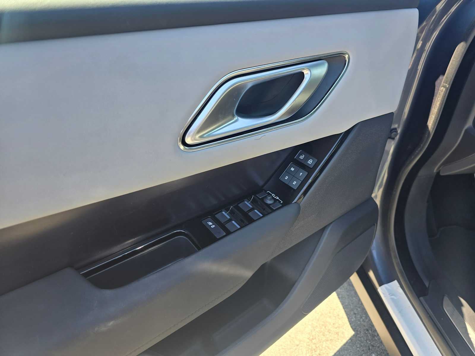 2026 Land Rover Range Rover Velar Dynamic SE