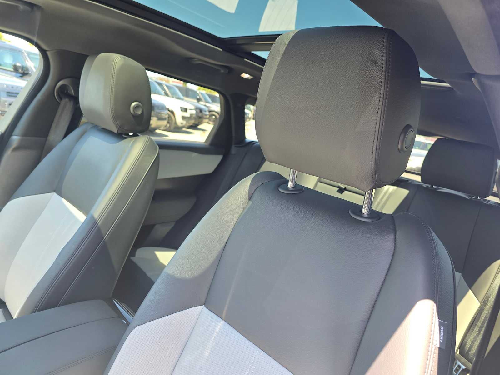 2026 Land Rover Range Rover Velar Dynamic SE