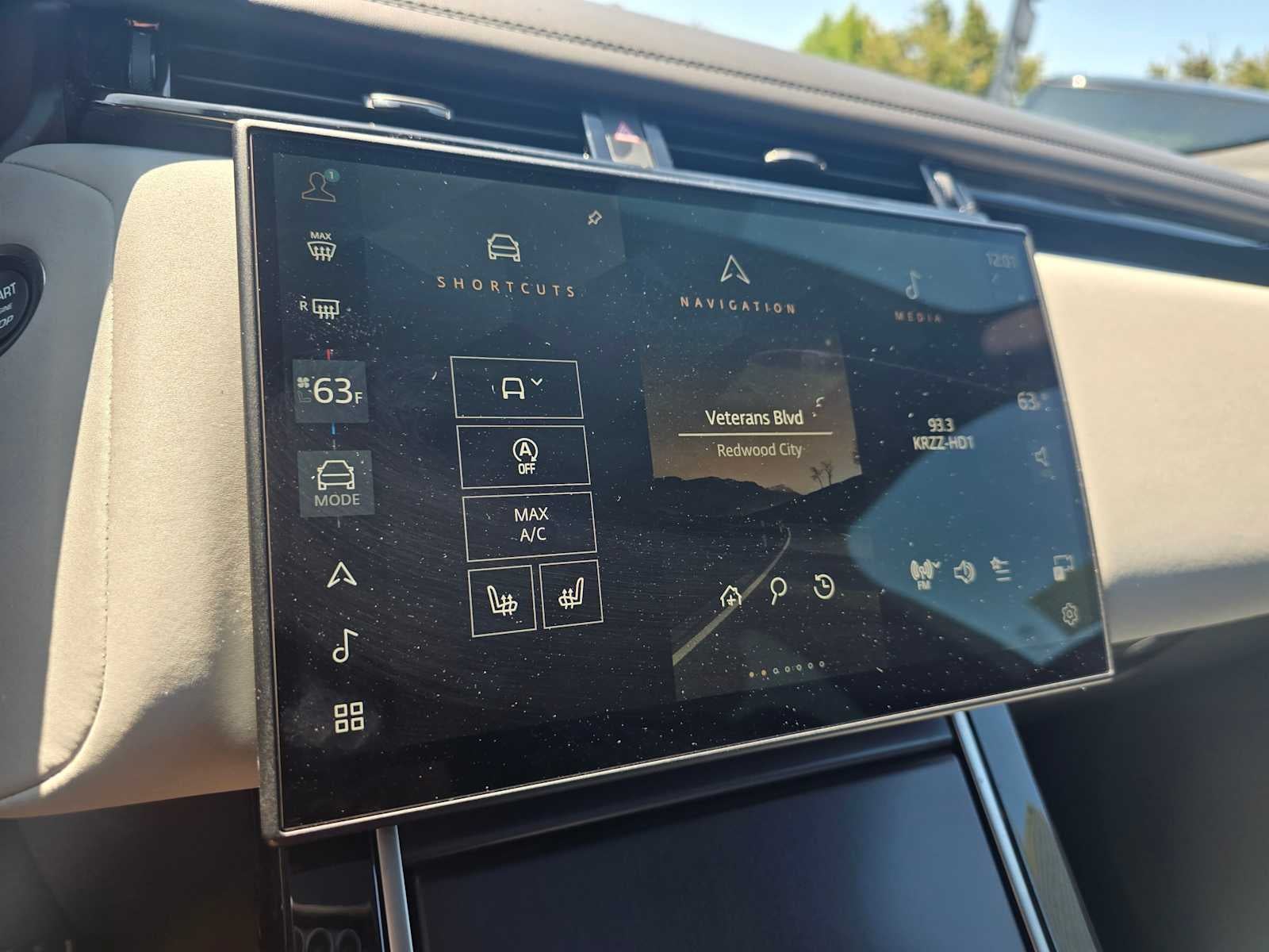 2026 Land Rover Range Rover Velar Dynamic SE