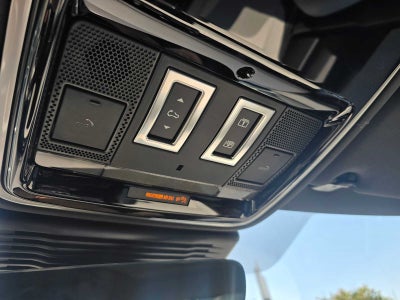 2026 Land Rover Range Rover Velar Dynamic SE