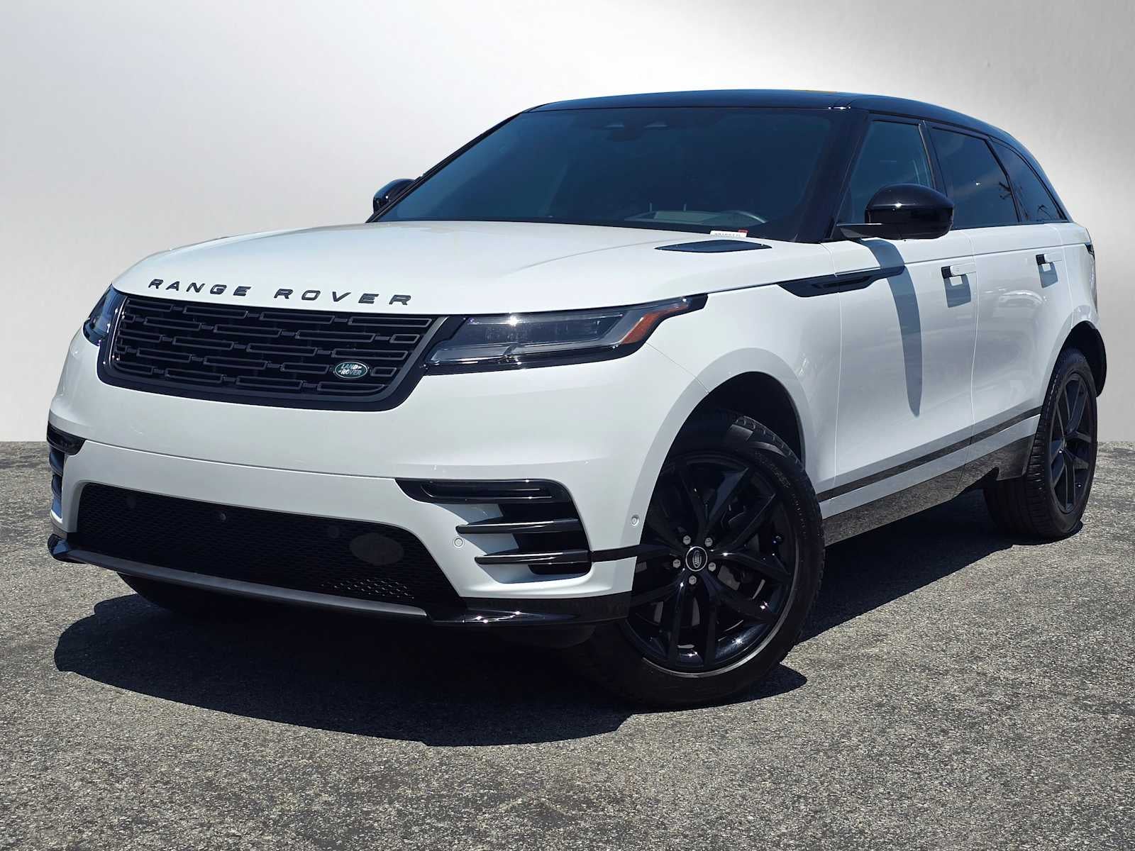 2026 Land Rover Range Rover Velar Dynamic SE