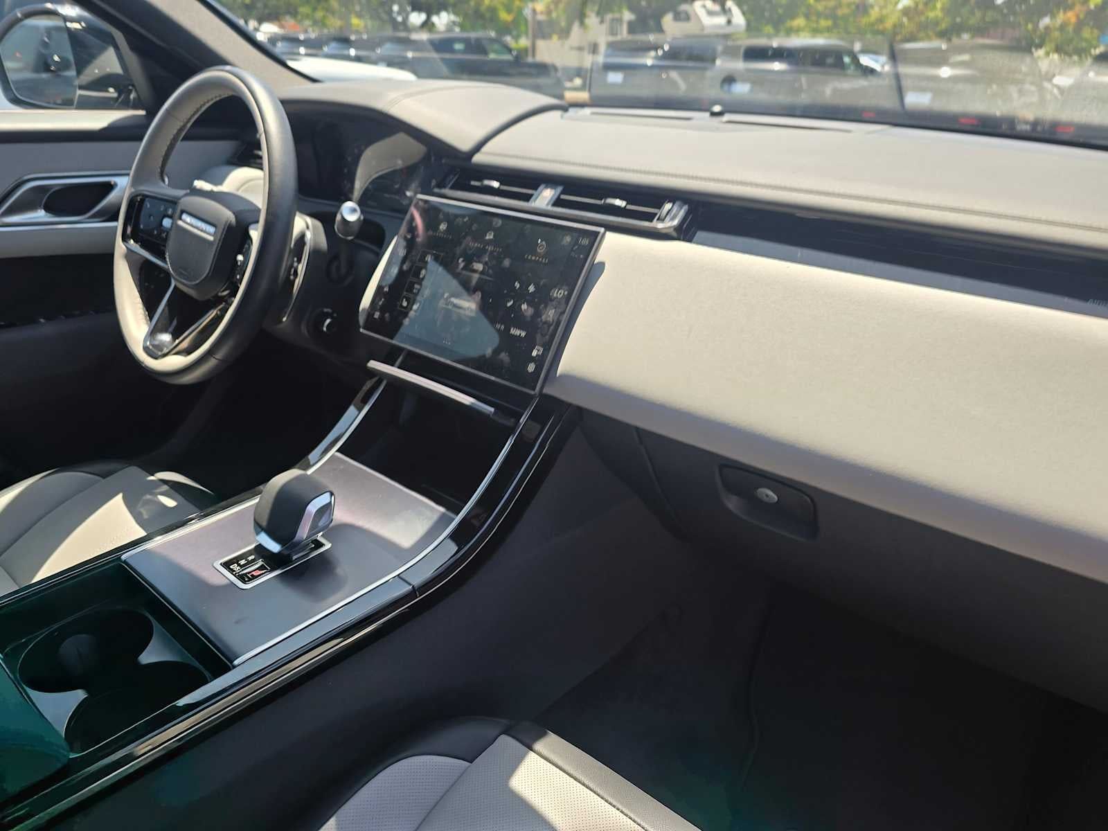 2026 Land Rover Range Rover Velar Dynamic SE