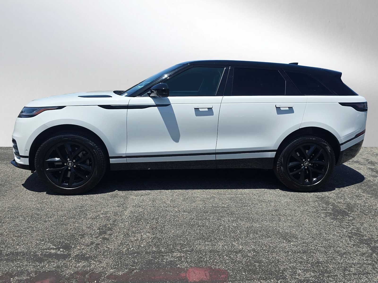 2026 Land Rover Range Rover Velar Dynamic SE