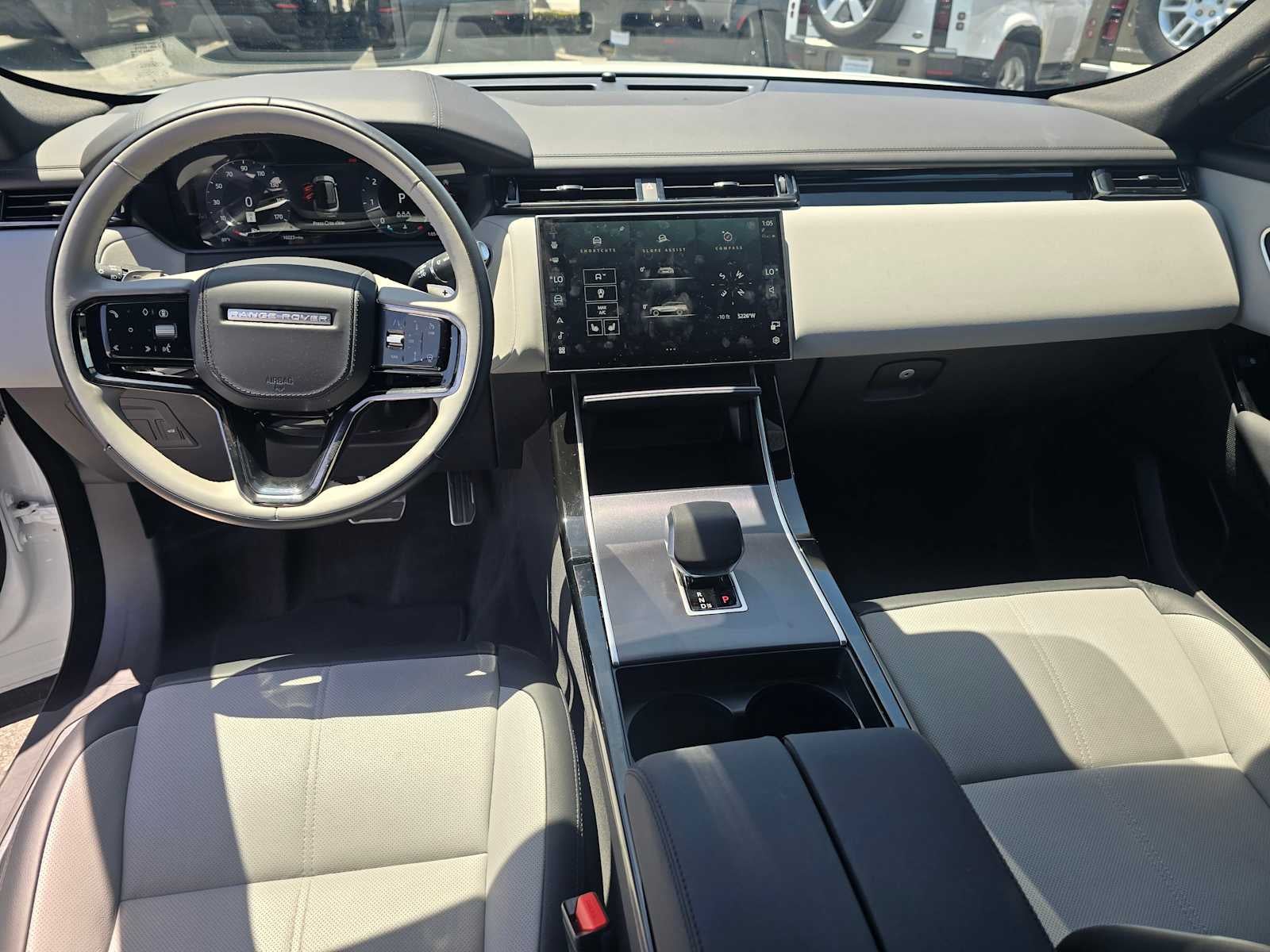 2026 Land Rover Range Rover Velar Dynamic SE